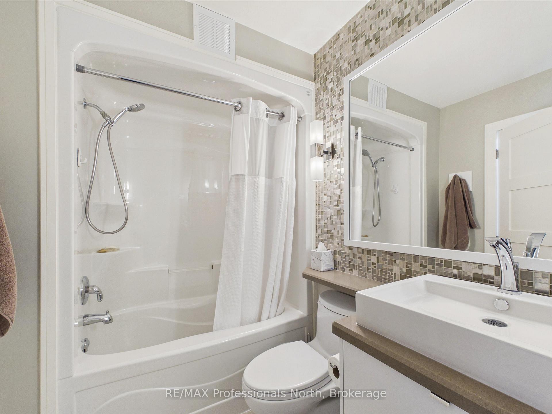 Photo 27 of Unit 405, 10A Kimberley Avenue, Bracebridge — HOMEH