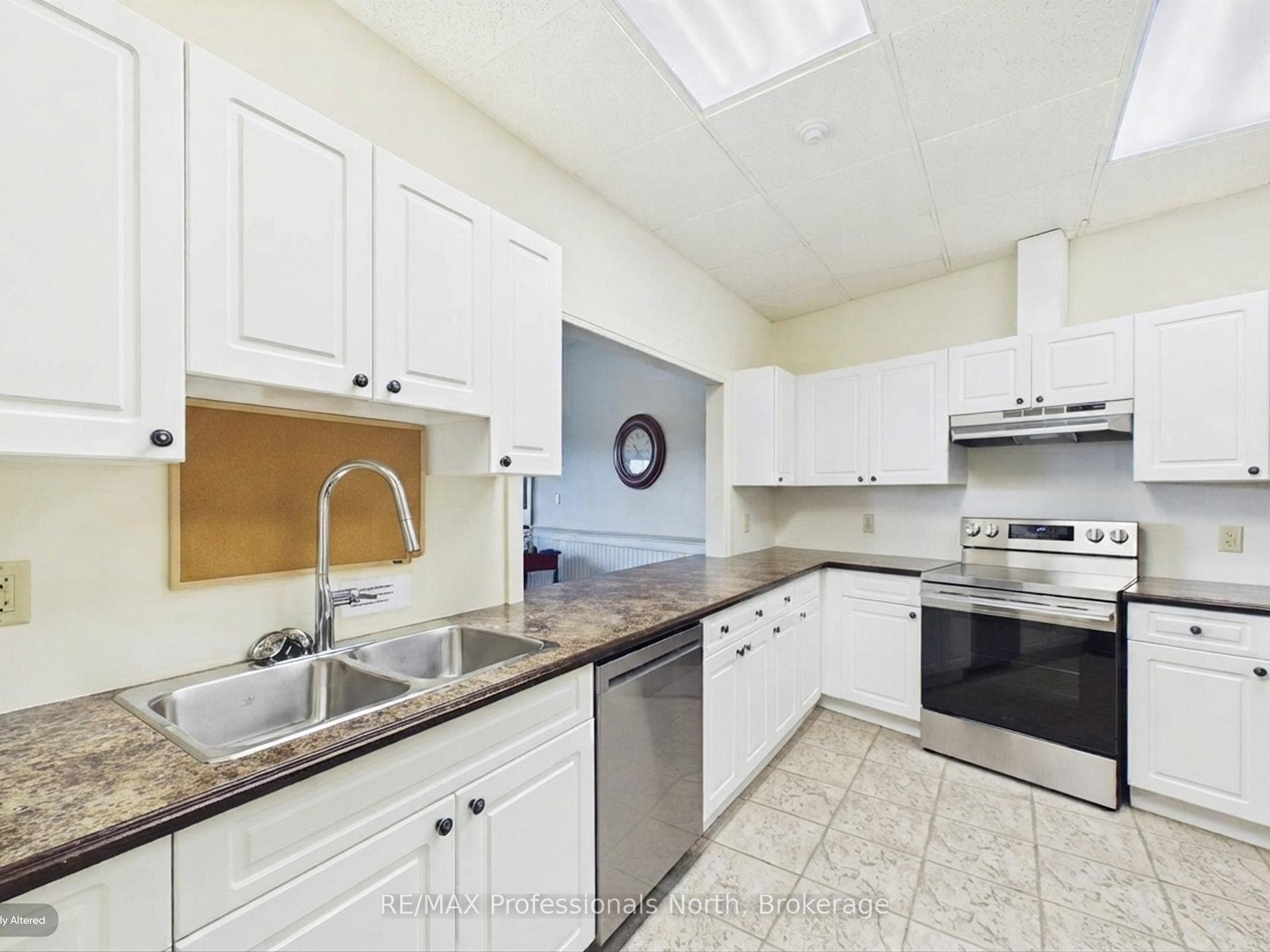 Photo 33 of Unit 405, 10A Kimberley Avenue, Bracebridge — HOMEH