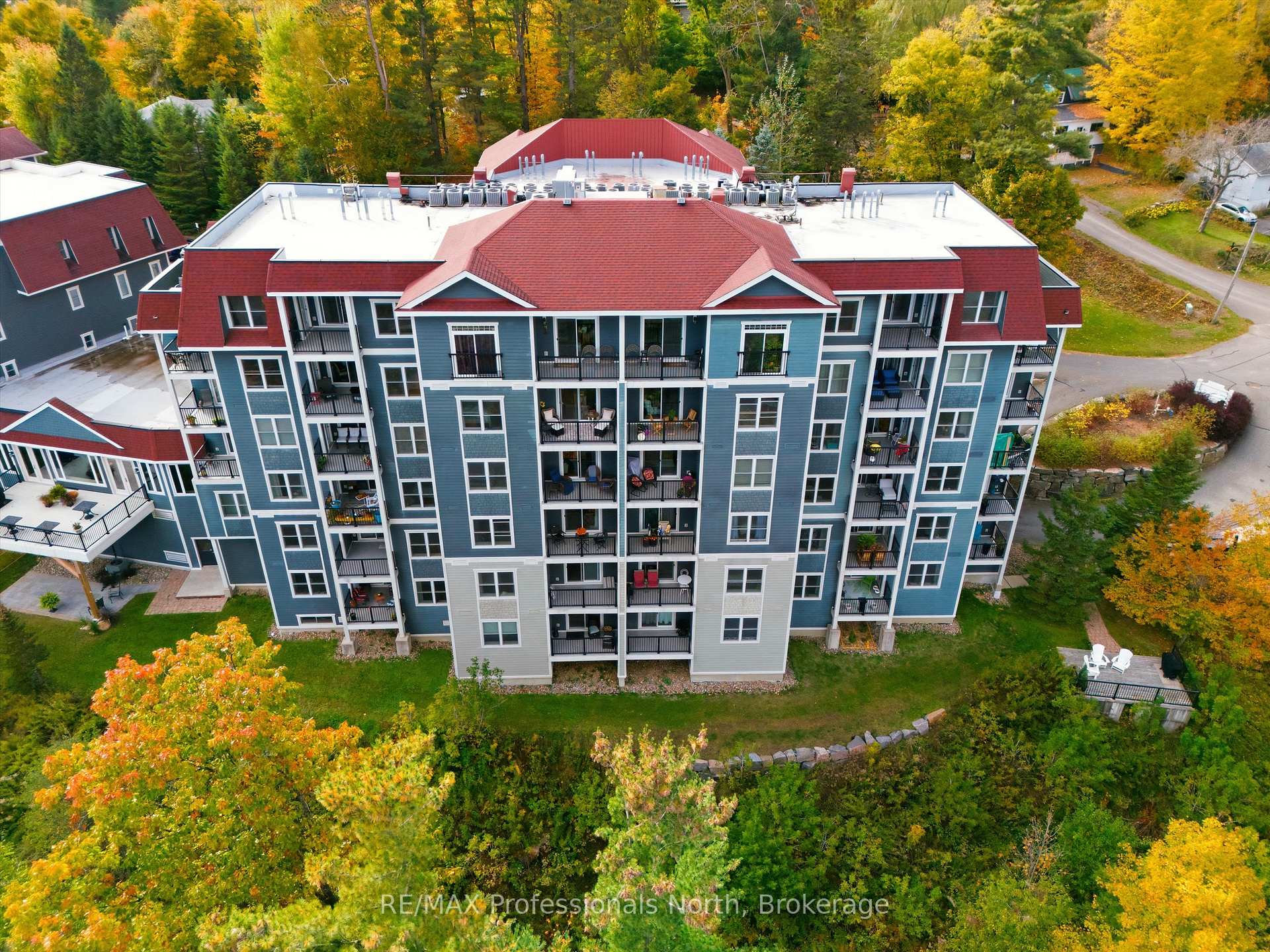 Photo 37 of Unit 405, 10A Kimberley Avenue, Bracebridge — HOMEH