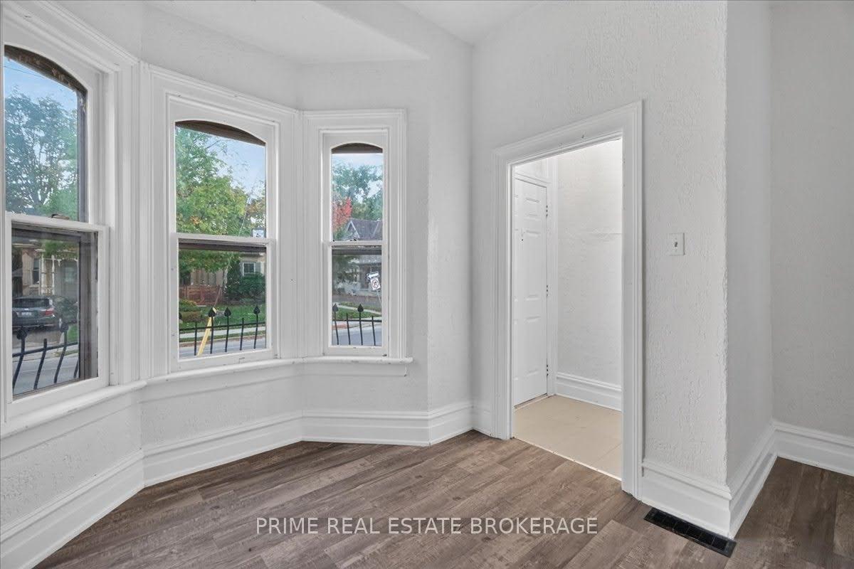 Photo 5 of 42 Bruce Street, London, South F — HOMEH
