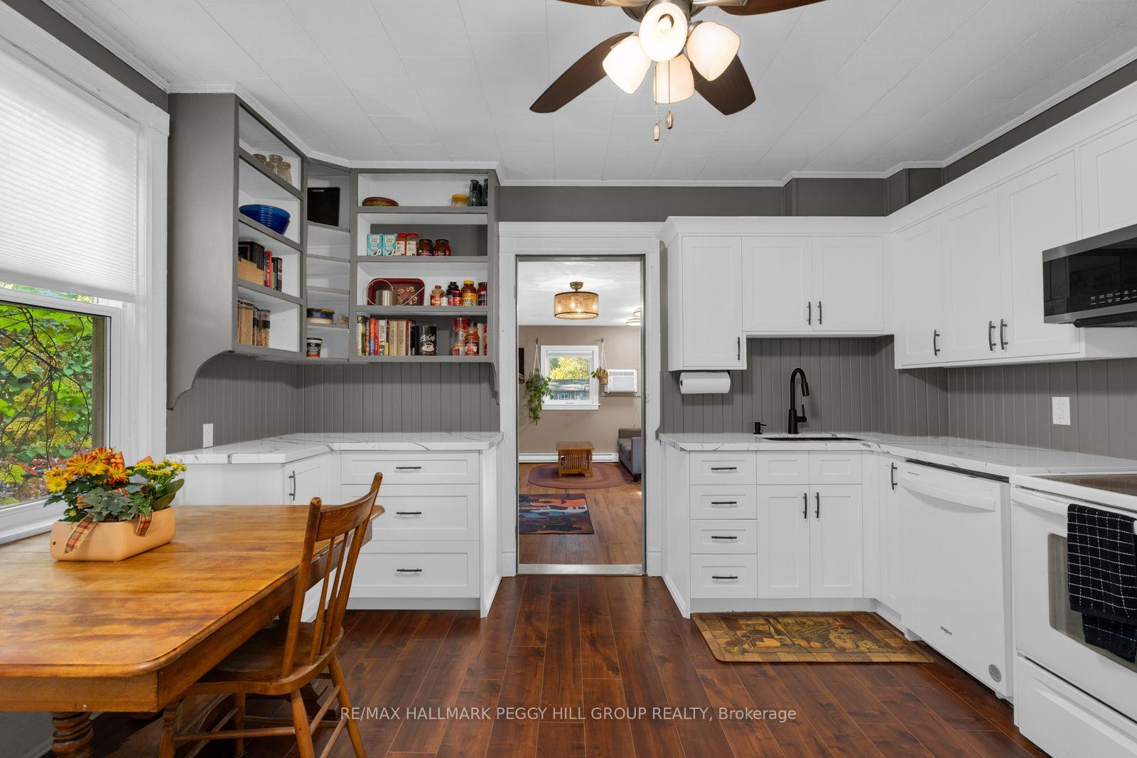 Photo 4 of 48 Brock Street, Barrie, Sanford — HOMEH
