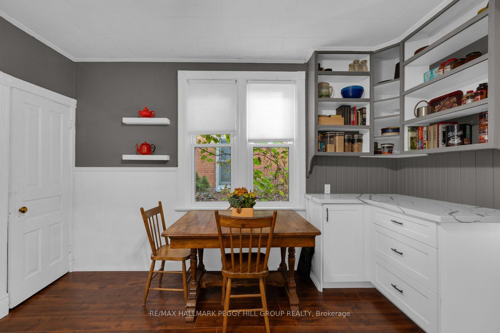 Photo 5 of 48 Brock Street, Barrie, Sanford — HOMEH