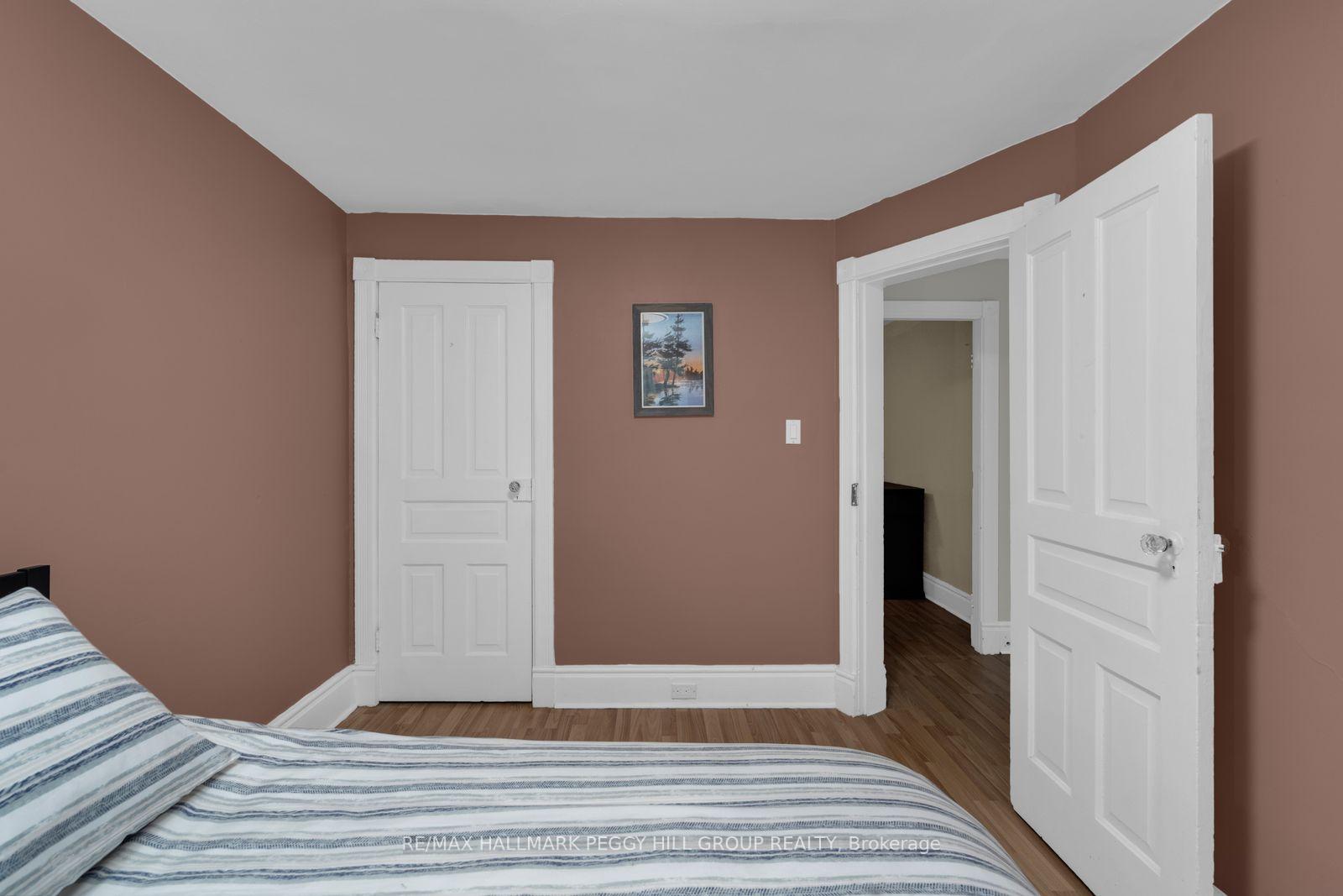 Photo 9 of 48 Brock Street, Barrie, Sanford — HOMEH