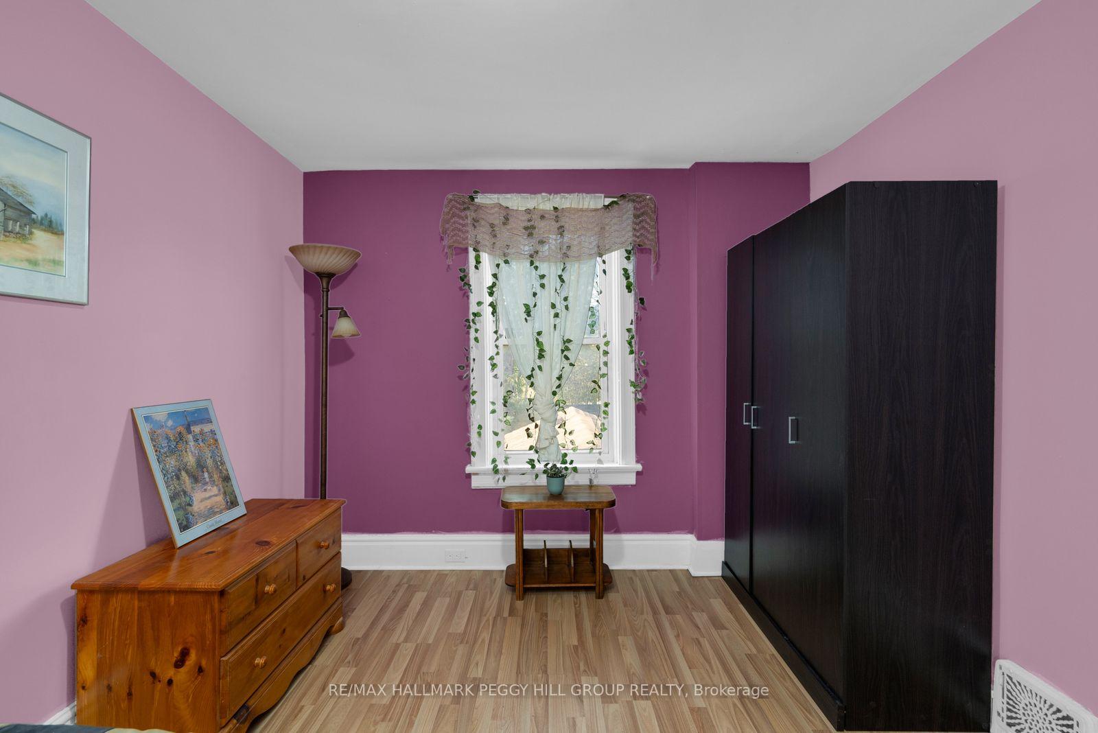 Photo 10 of 48 Brock Street, Barrie, Sanford — HOMEH