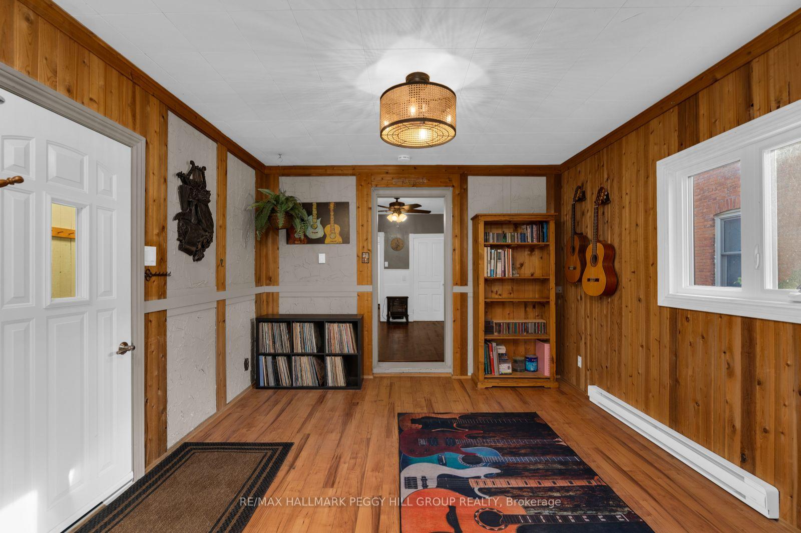 Photo 11 of 48 Brock Street, Barrie, Sanford — HOMEH