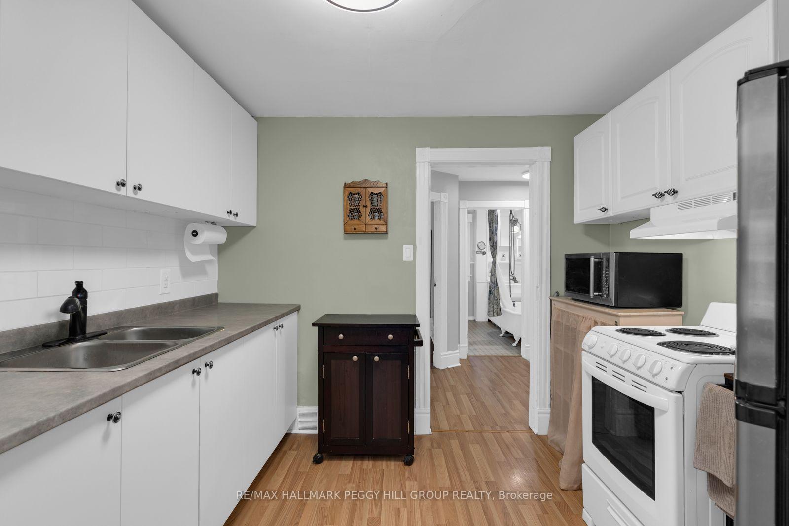 Photo 12 of 48 Brock Street, Barrie, Sanford — HOMEH