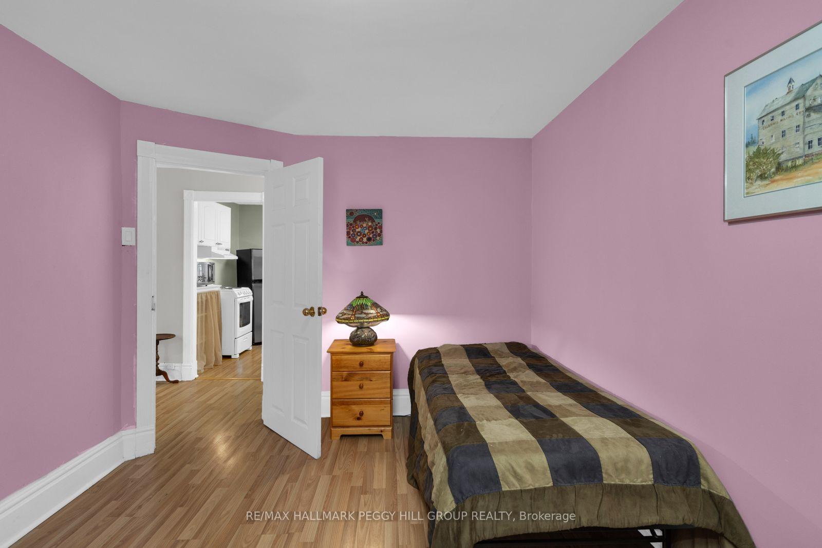 Photo 14 of 48 Brock Street, Barrie, Sanford — HOMEH