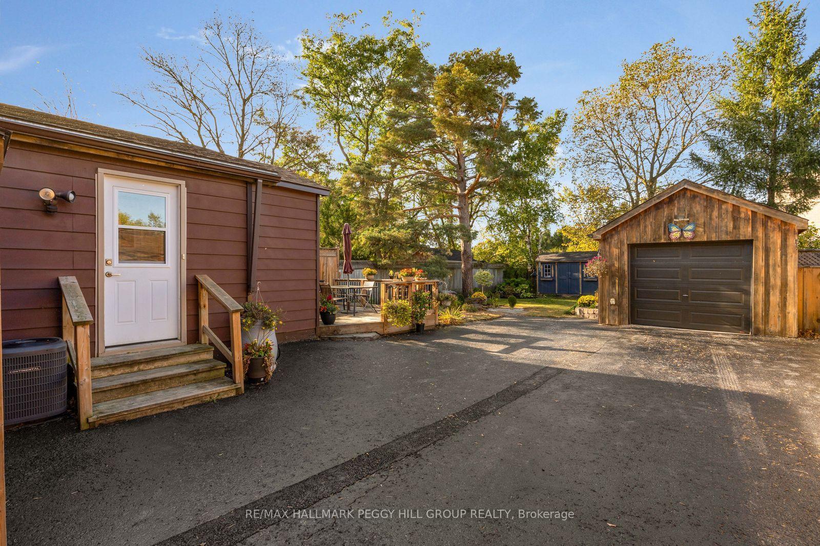 Photo 19 of 48 Brock Street, Barrie, Sanford — HOMEH