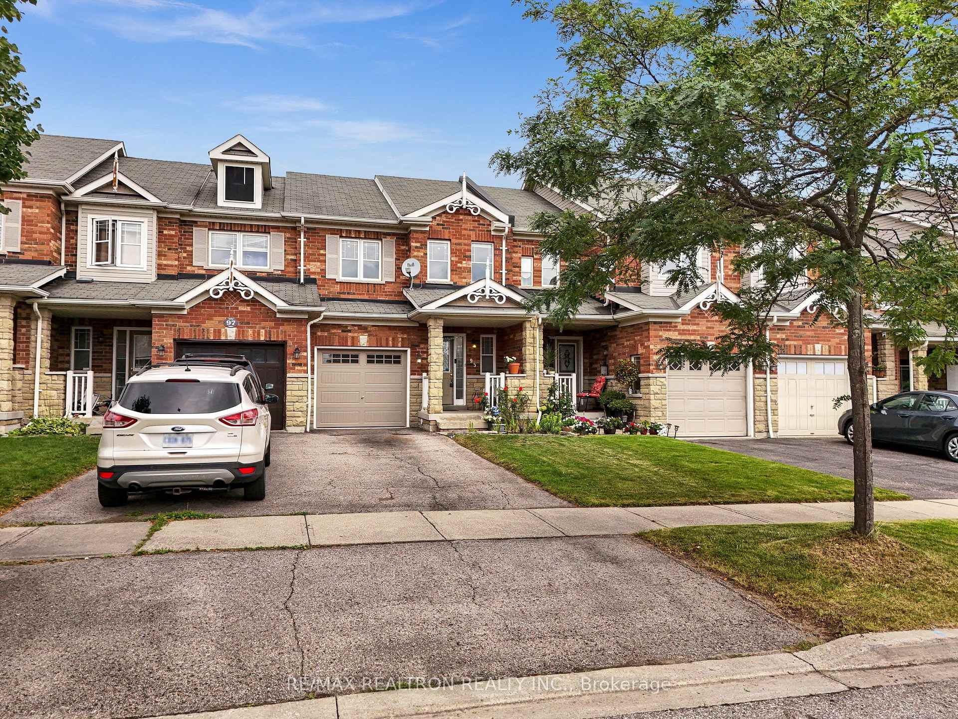 Photo 40 of 95 Beer Crescent, Ajax, South East — HOMEH