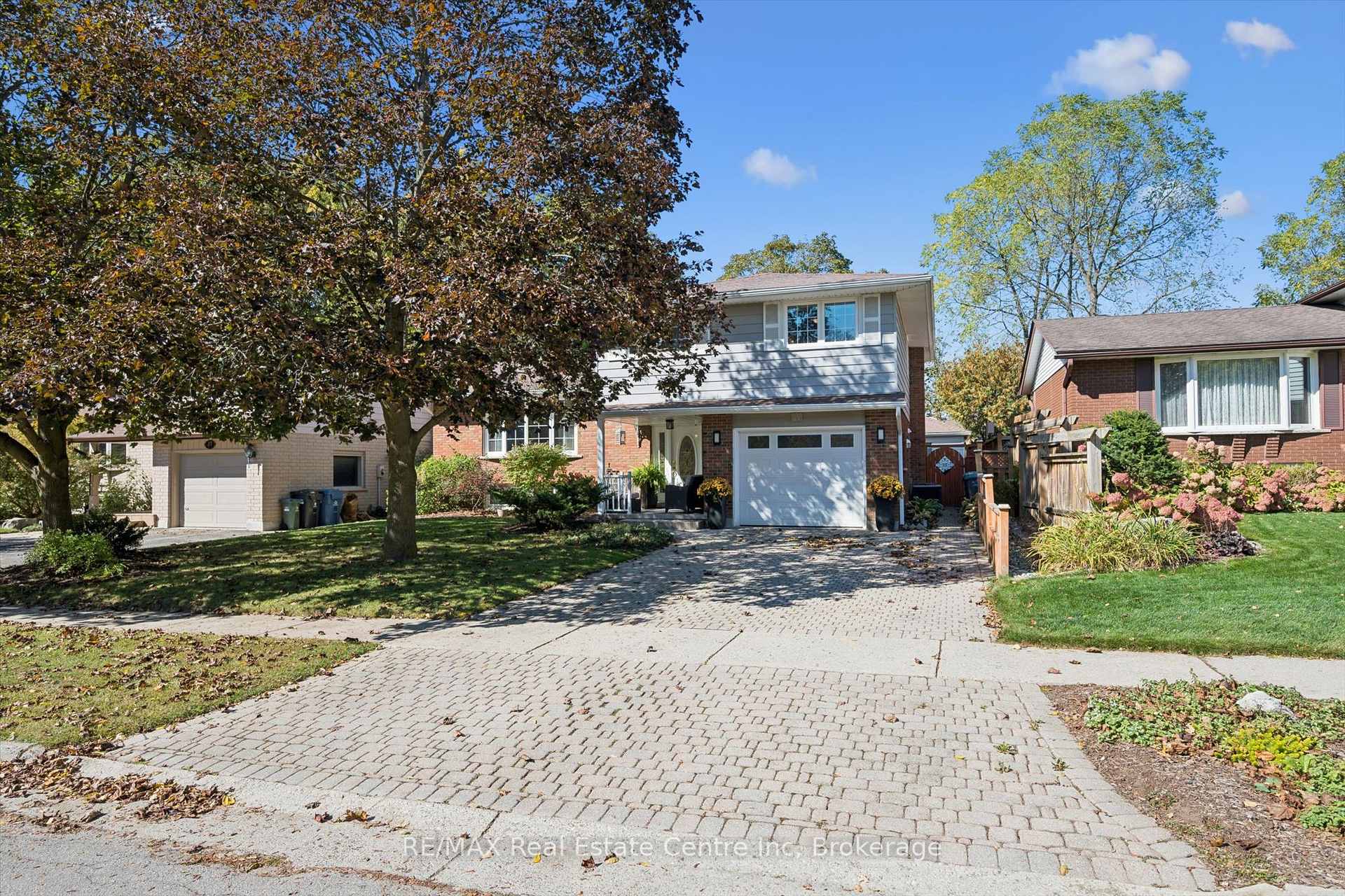 Photo 2 of 47 Lambert Crescent, Guelph, Dovercliffe Park/Old University — HOMEH