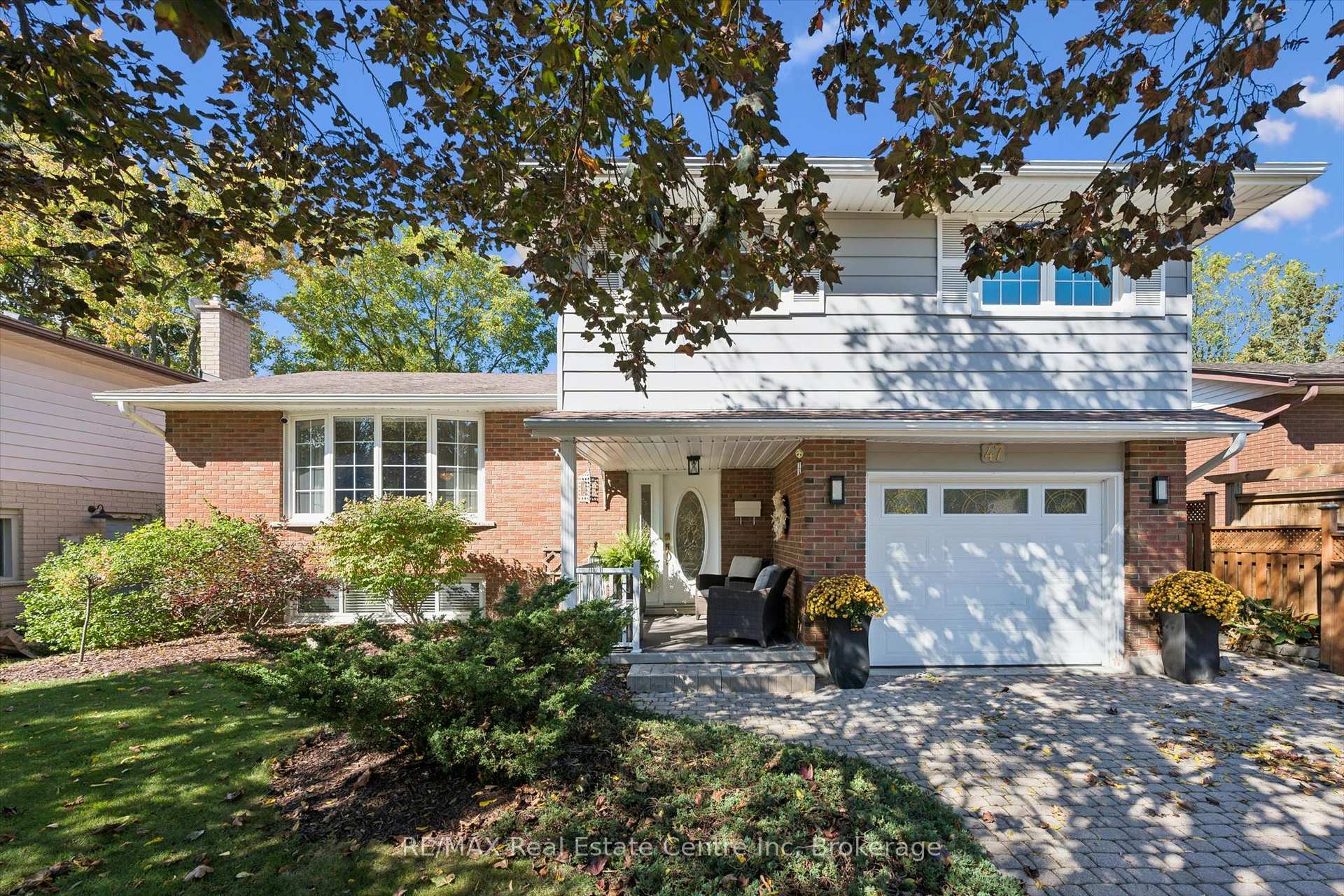 Photo 3 of 47 Lambert Crescent, Guelph, Dovercliffe Park/Old University — HOMEH