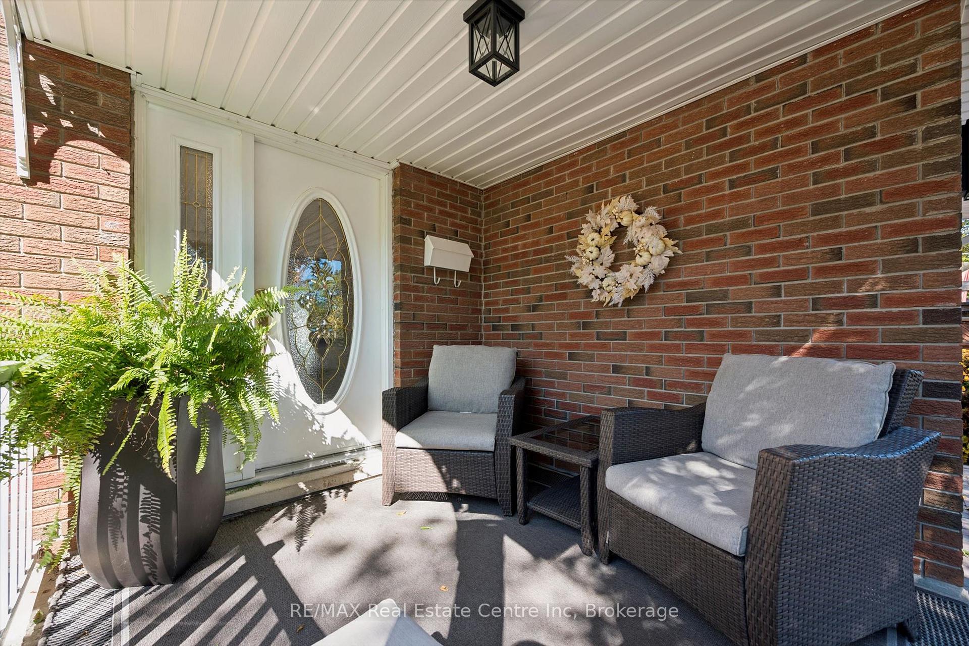 Photo 4 of 47 Lambert Crescent, Guelph, Dovercliffe Park/Old University — HOMEH
