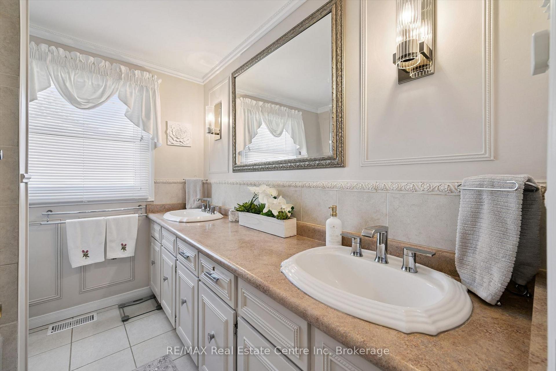 Photo 24 of 47 Lambert Crescent, Guelph, Dovercliffe Park/Old University — HOMEH