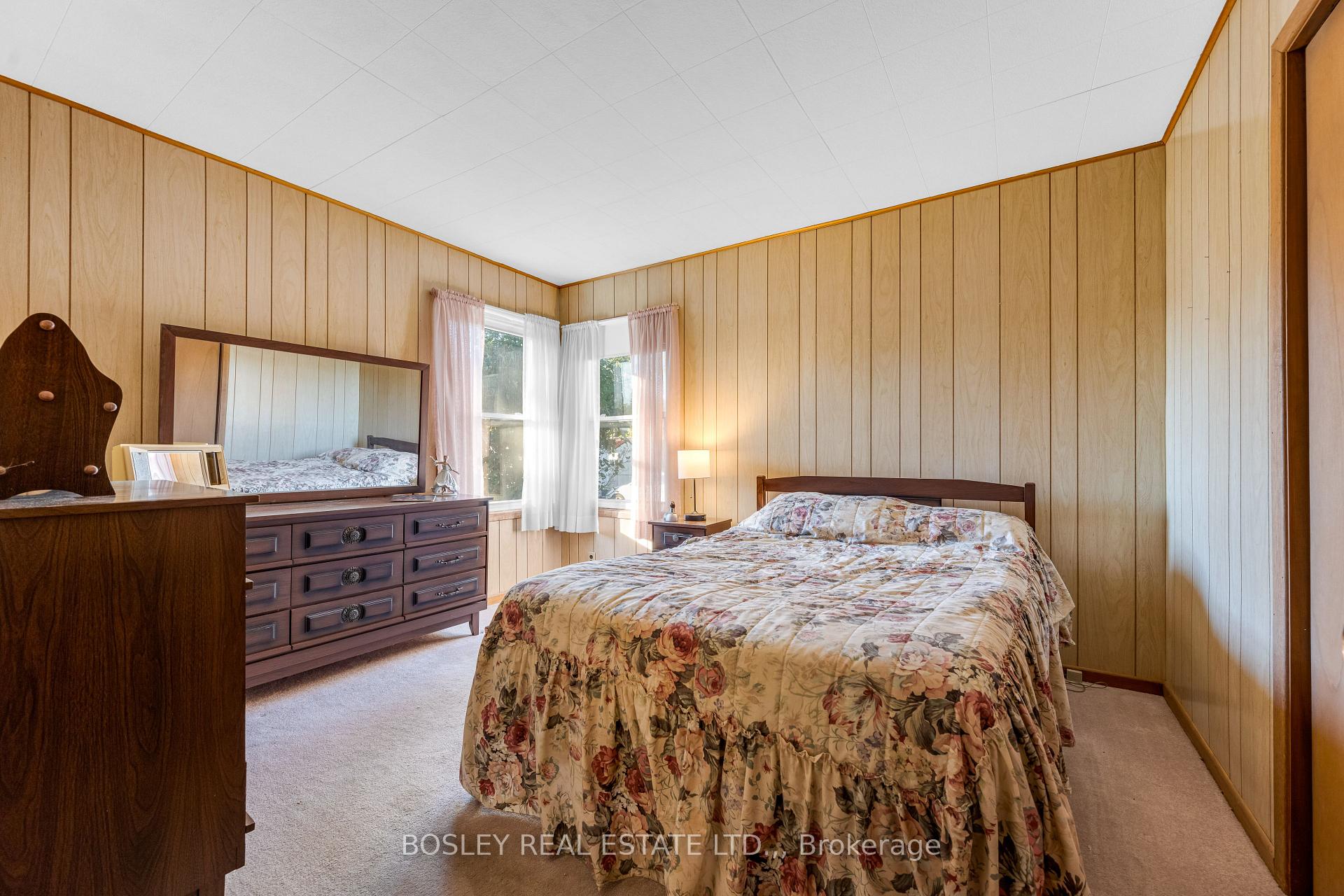 Photo 9 of 13 Hilda Street, St. Catharines, Western Hill — HOMEH