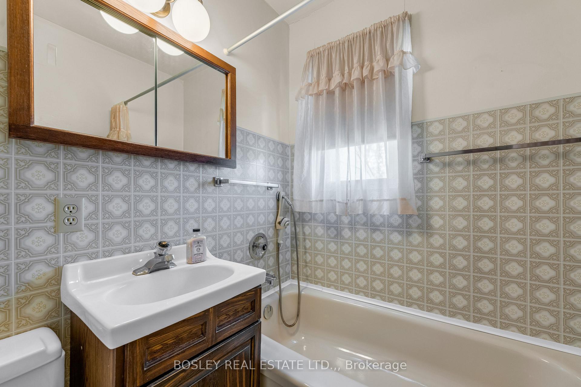 Photo 12 of 13 Hilda Street, St. Catharines, Western Hill — HOMEH