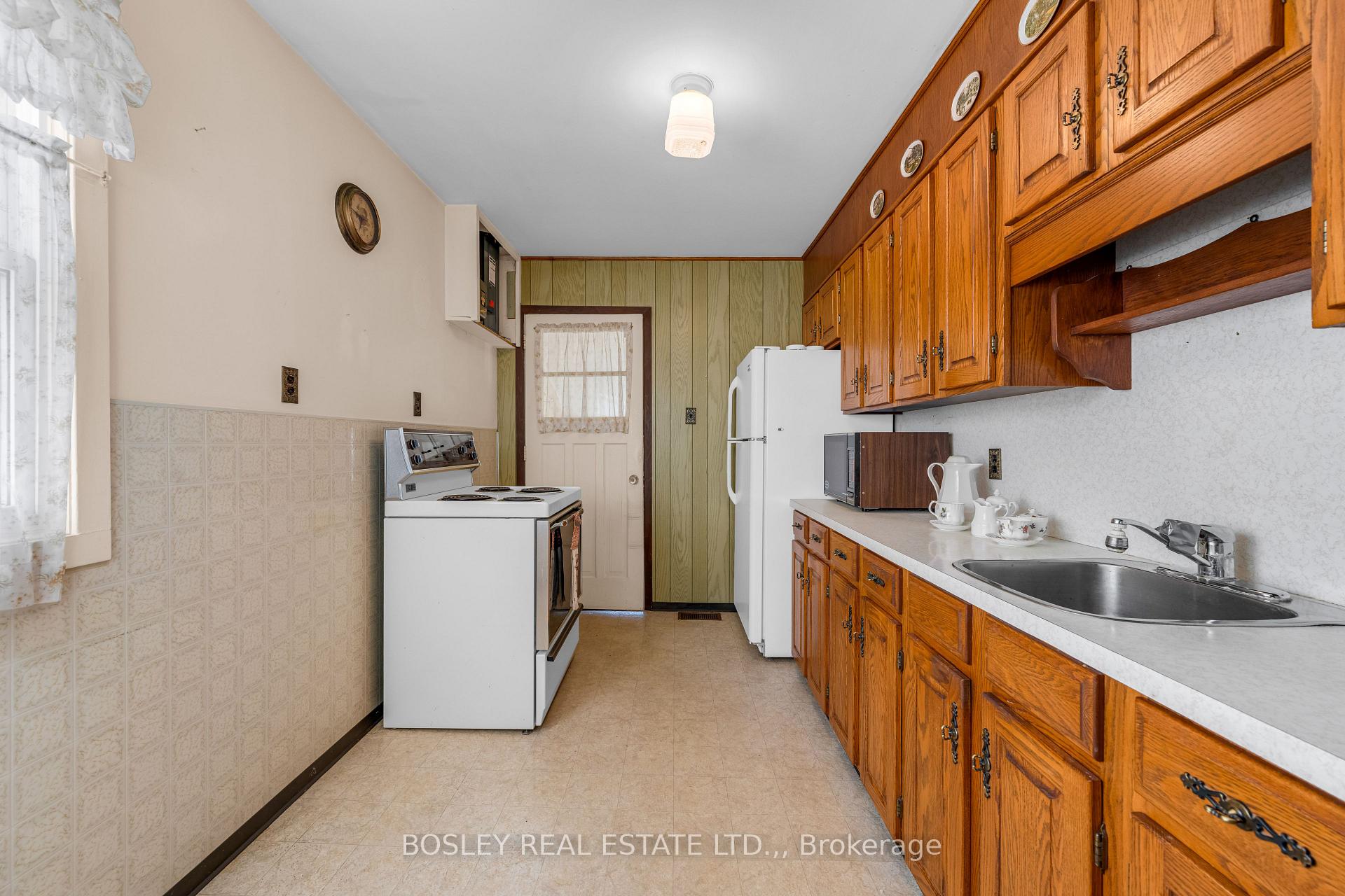 Photo 15 of 13 Hilda Street, St. Catharines, Western Hill — HOMEH