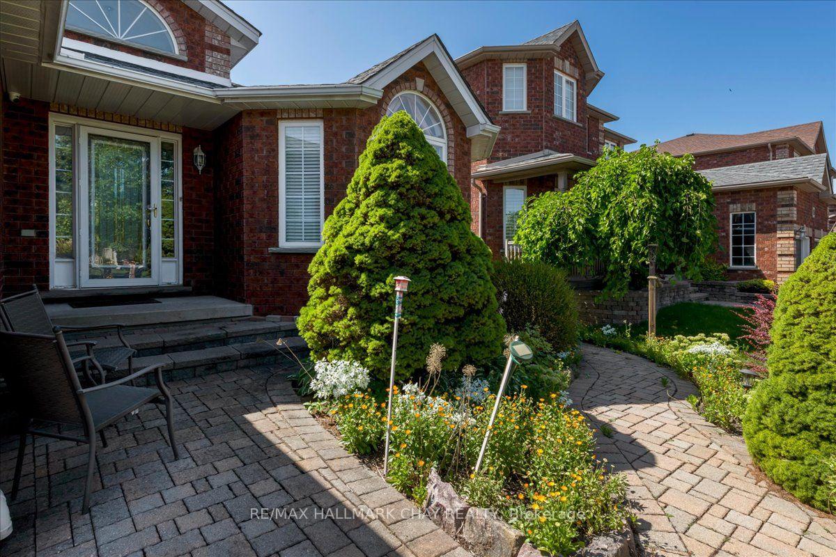 Photo 2 of 245 Pringle Drive, Barrie, Edgehill Drive — HOMEH