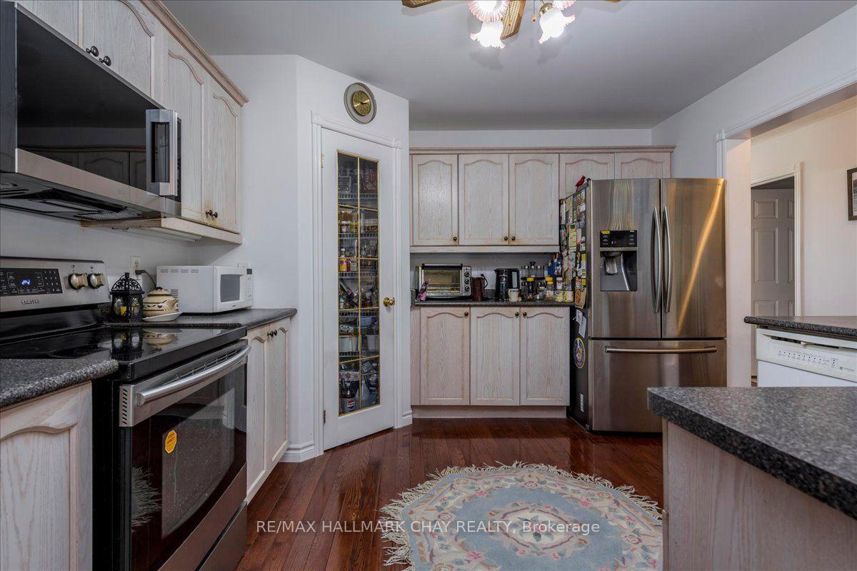 Photo 7 of 245 Pringle Drive, Barrie, Edgehill Drive — HOMEH