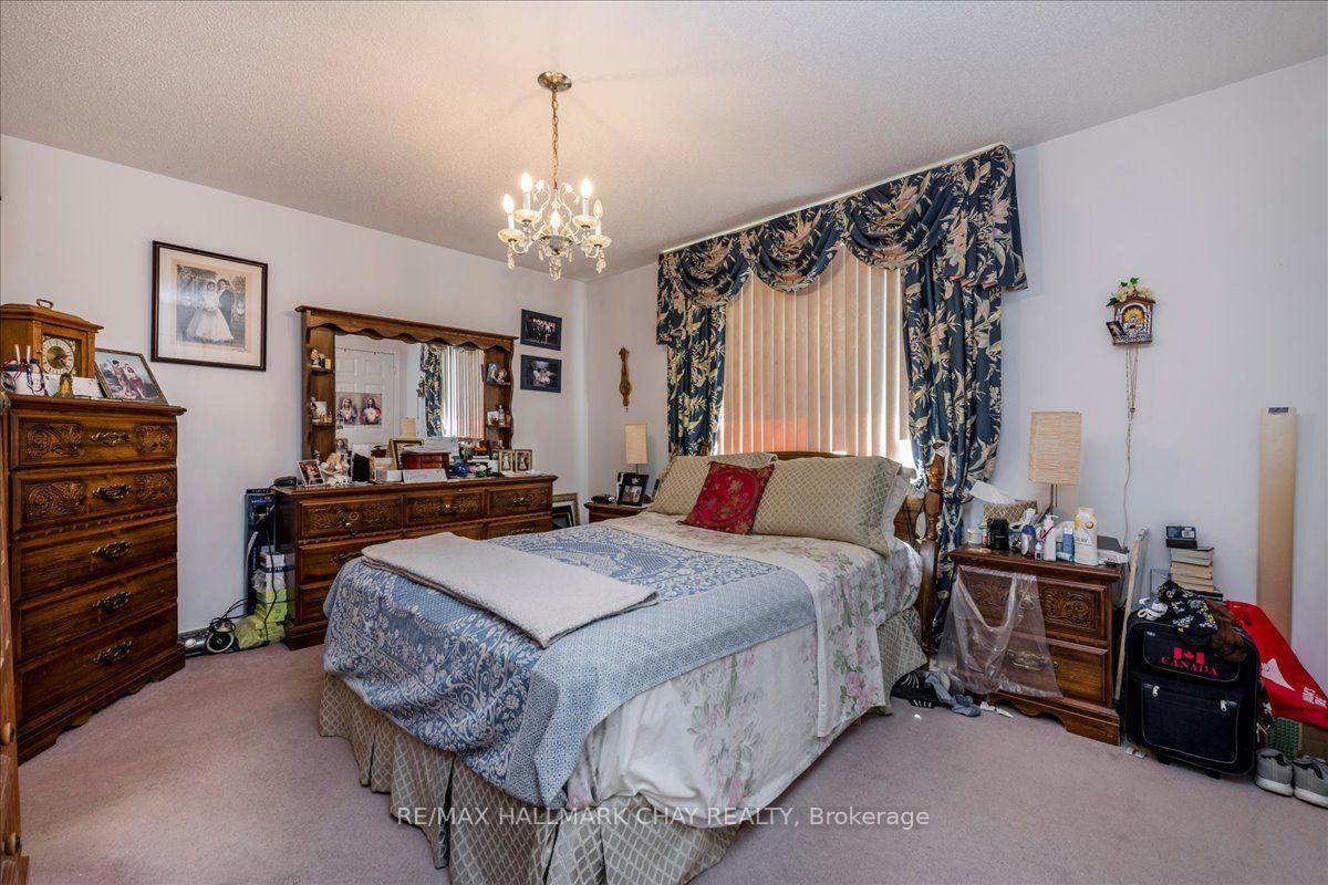 Photo 13 of 245 Pringle Drive, Barrie, Edgehill Drive — HOMEH