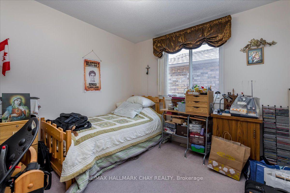 Photo 16 of 245 Pringle Drive, Barrie, Edgehill Drive — HOMEH