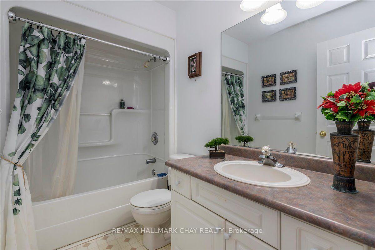 Photo 17 of 245 Pringle Drive, Barrie, Edgehill Drive — HOMEH