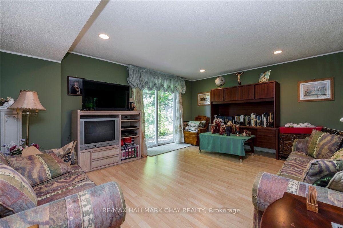 Photo 19 of 245 Pringle Drive, Barrie, Edgehill Drive — HOMEH