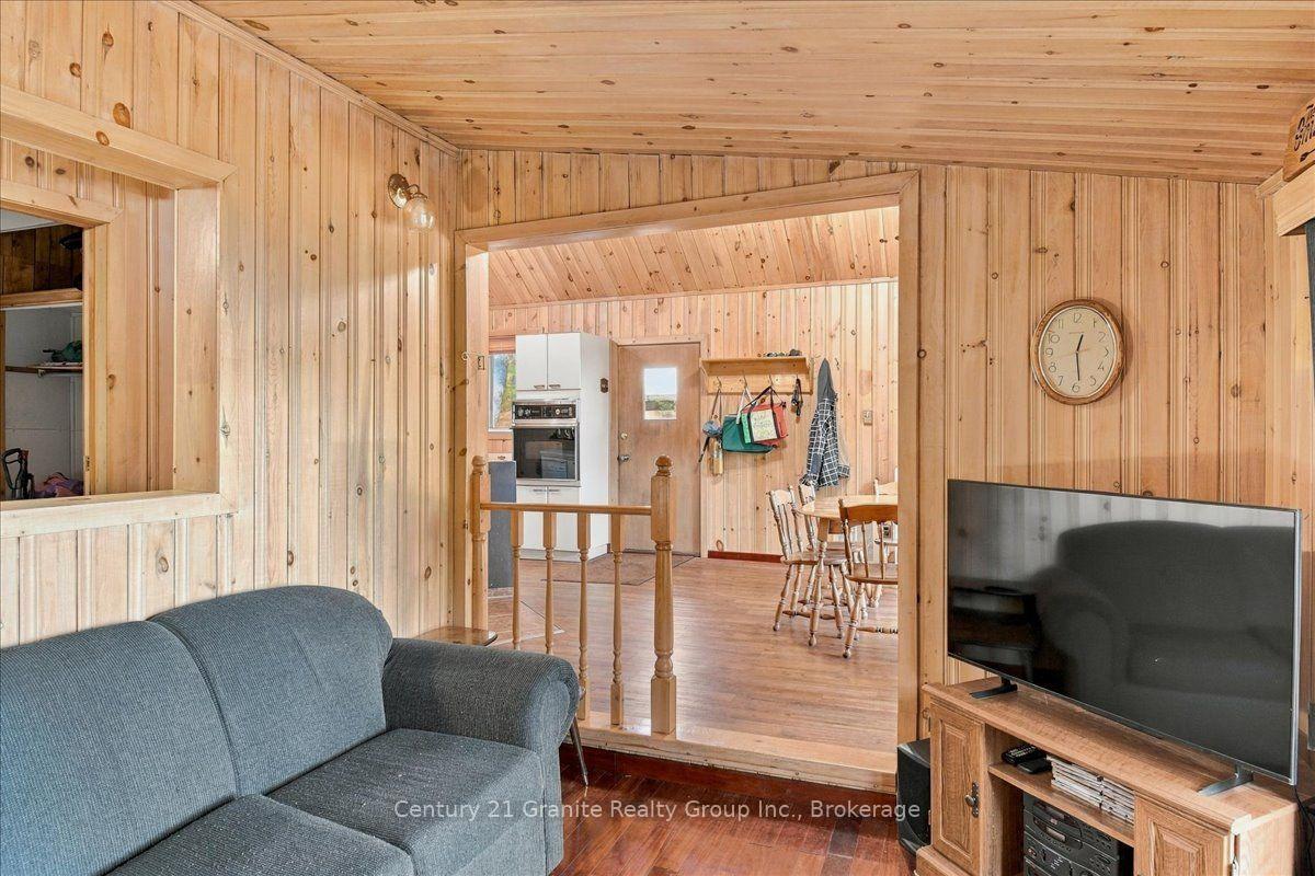 Photo 9 of 354 Forestview Road N, Hastings Highlands, Herschel Ward — HOMEH