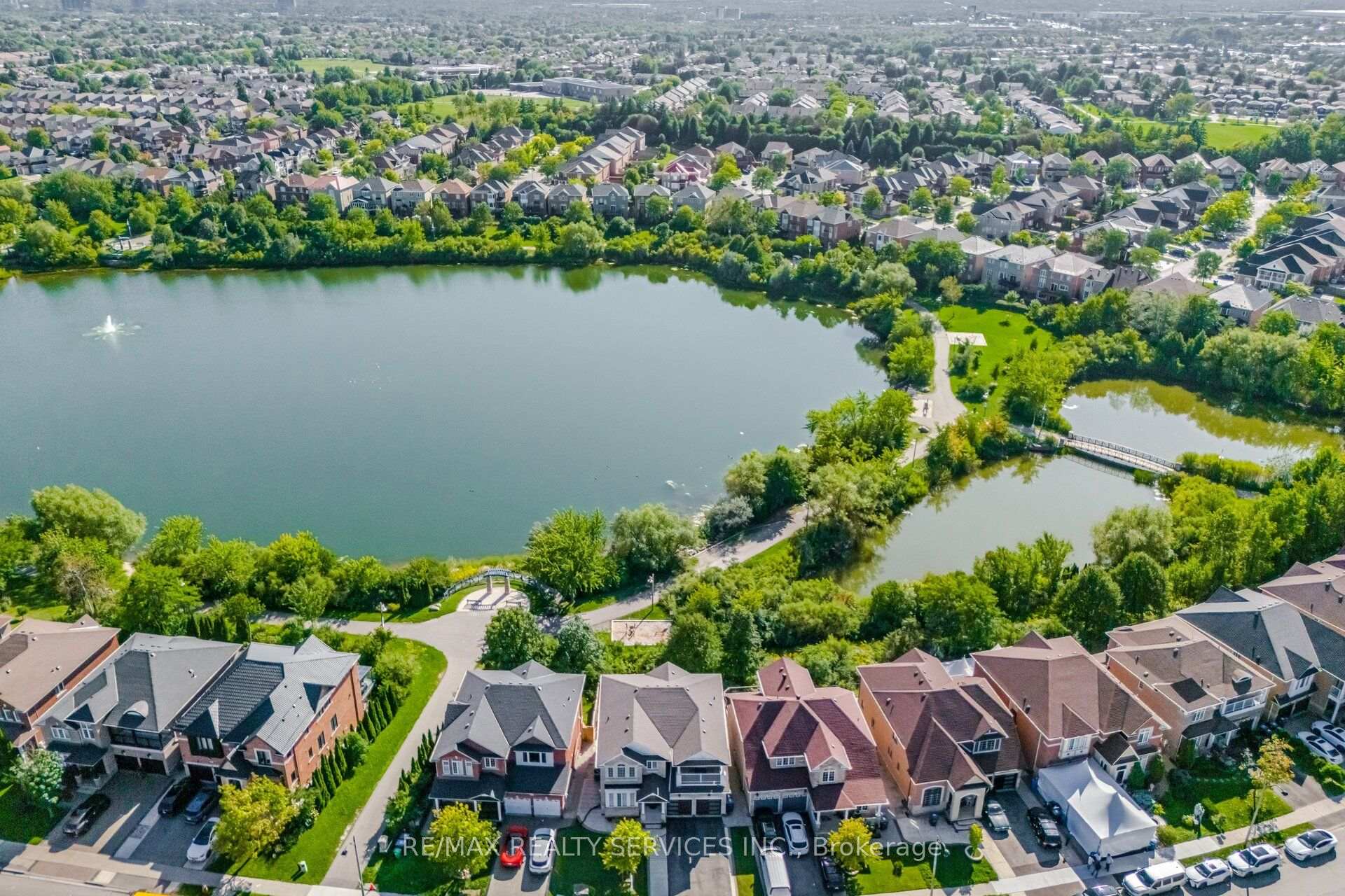 Photo 3 of 68 Southlake Boulevard, Brampton, Madoc — HOMEH