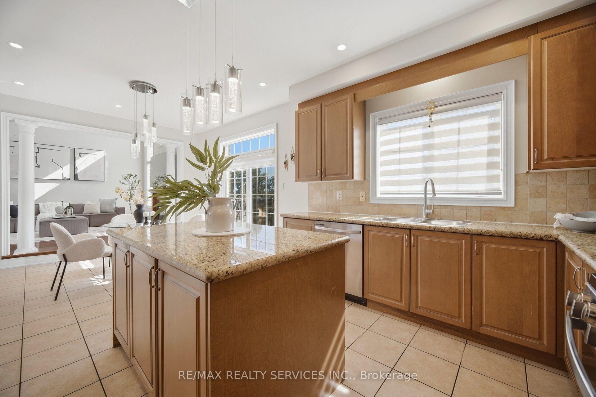 Photo 13 of 68 Southlake Boulevard, Brampton, Madoc — HOMEH