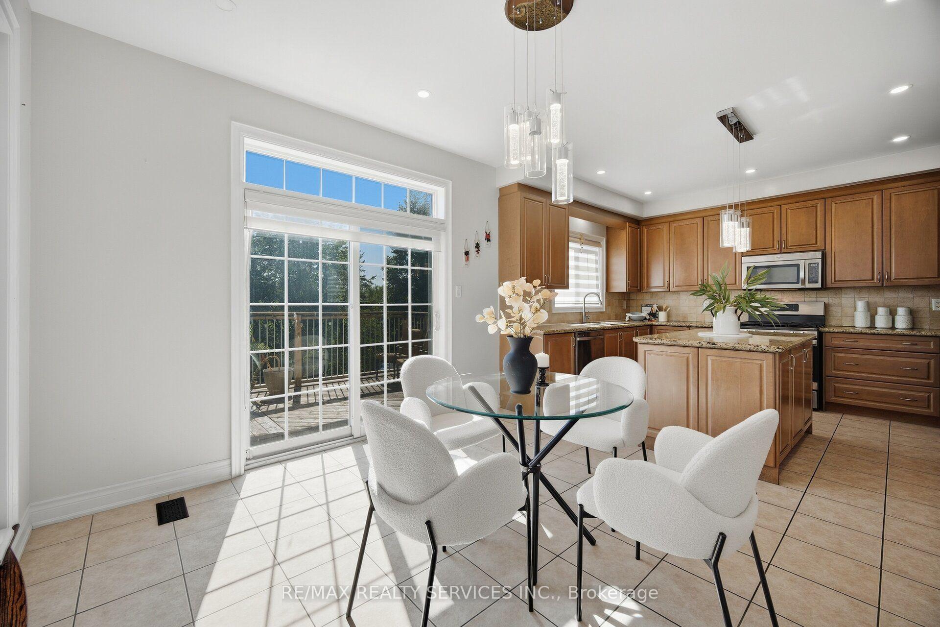 Photo 14 of 68 Southlake Boulevard, Brampton, Madoc — HOMEH