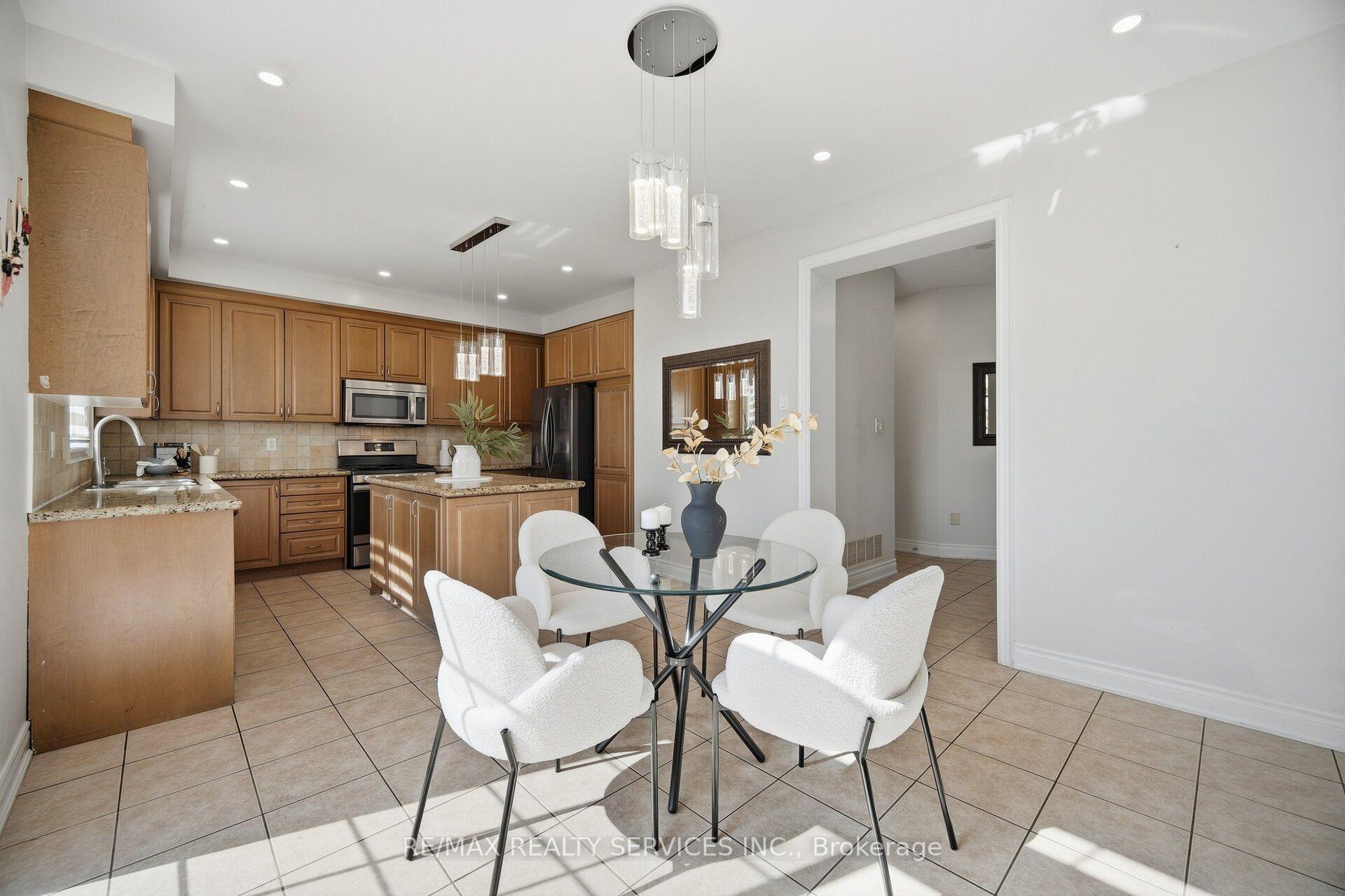 Photo 15 of 68 Southlake Boulevard, Brampton, Madoc — HOMEH