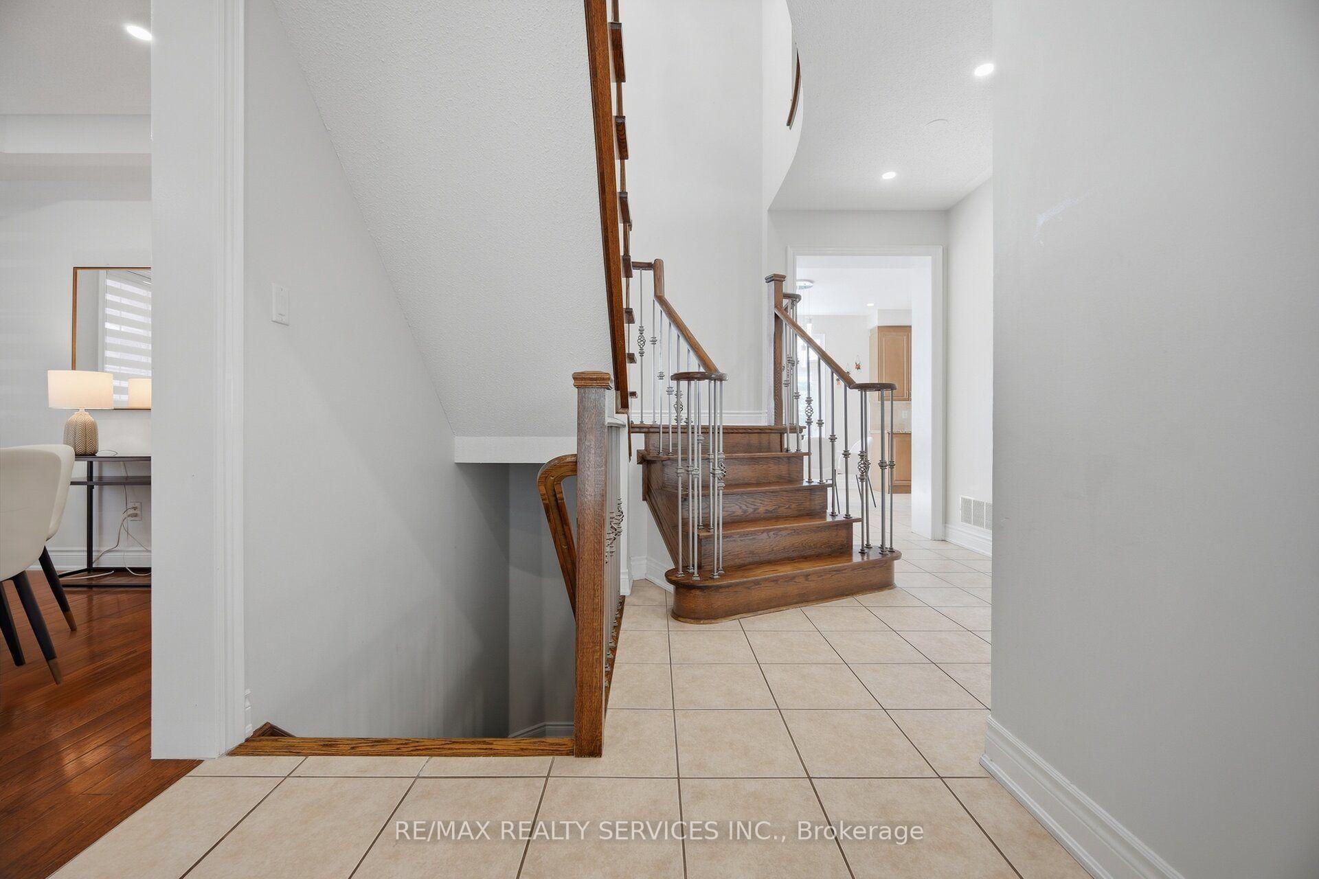 Photo 24 of 68 Southlake Boulevard, Brampton, Madoc — HOMEH