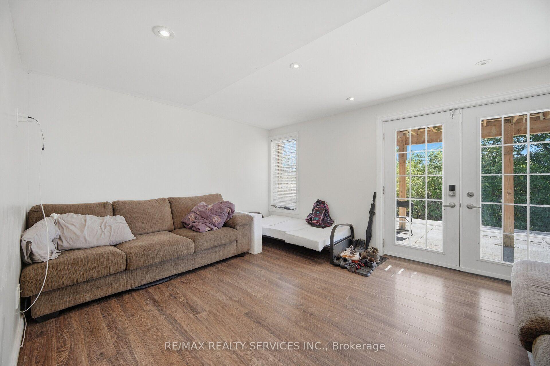 Photo 38 of 68 Southlake Boulevard, Brampton, Madoc — HOMEH