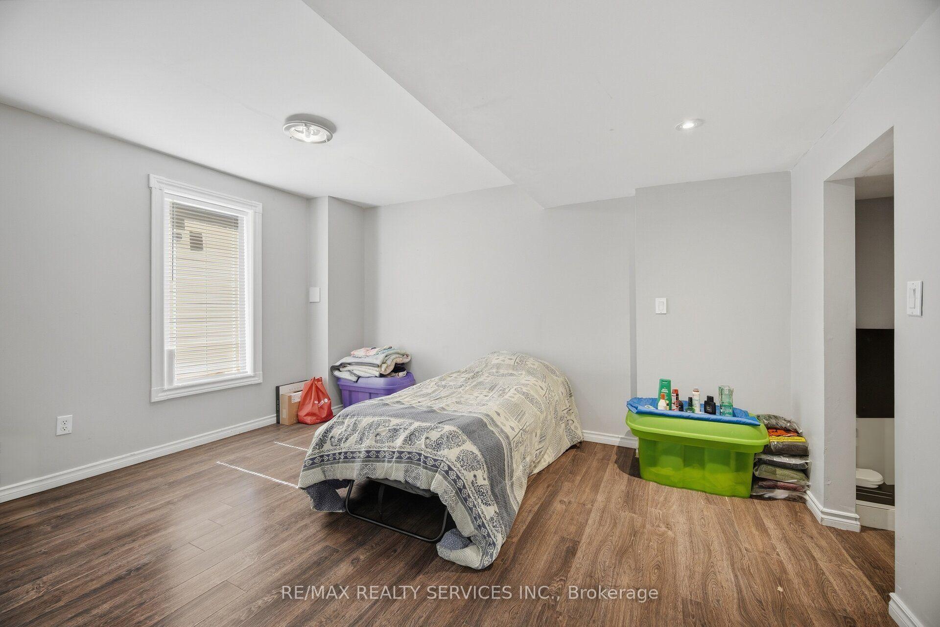 Photo 43 of 68 Southlake Boulevard, Brampton, Madoc — HOMEH