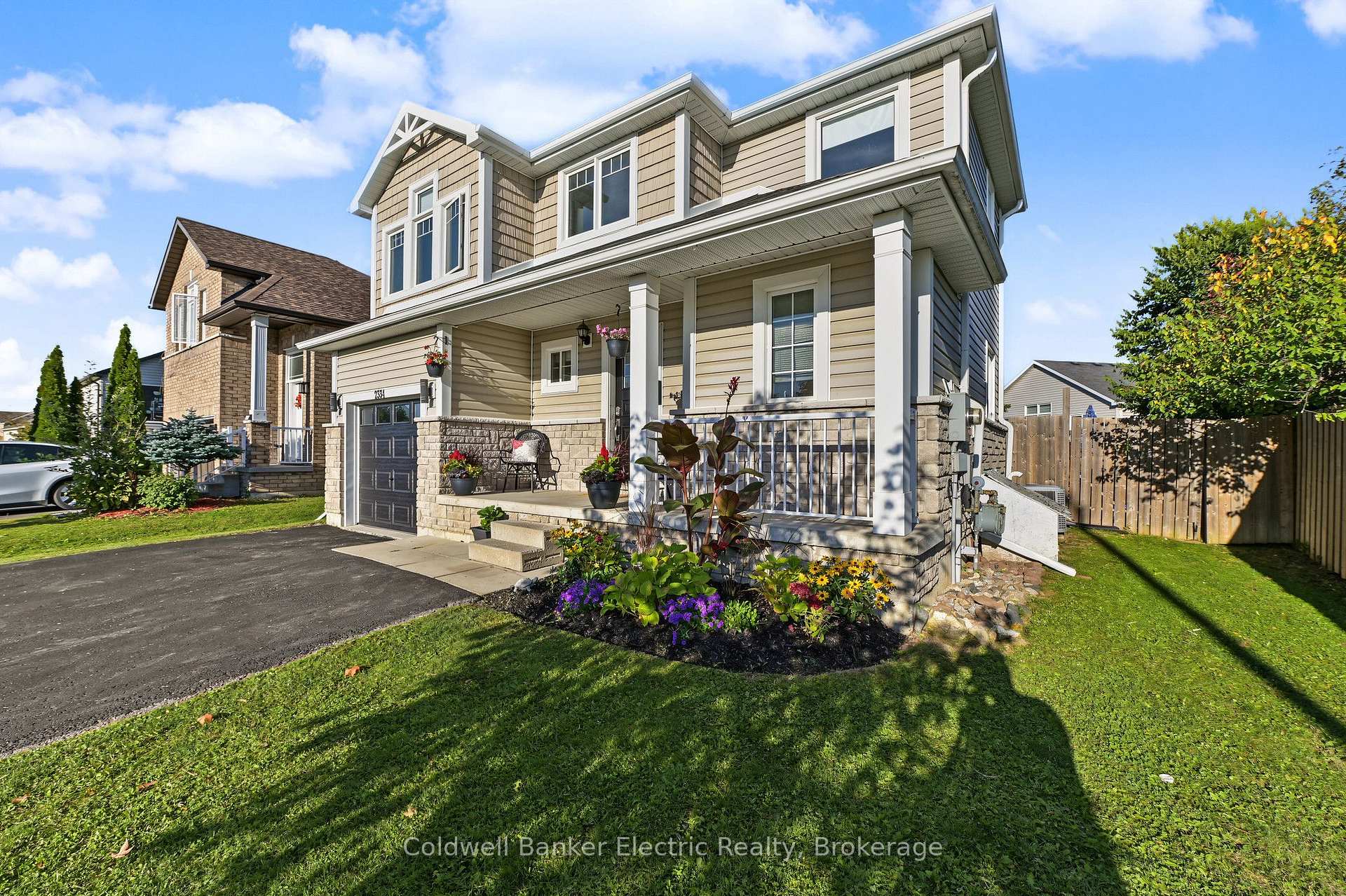 Photo 2 of 2334 Marsdale Drive, Peterborough, Ashburnham Ward 4 — HOMEH