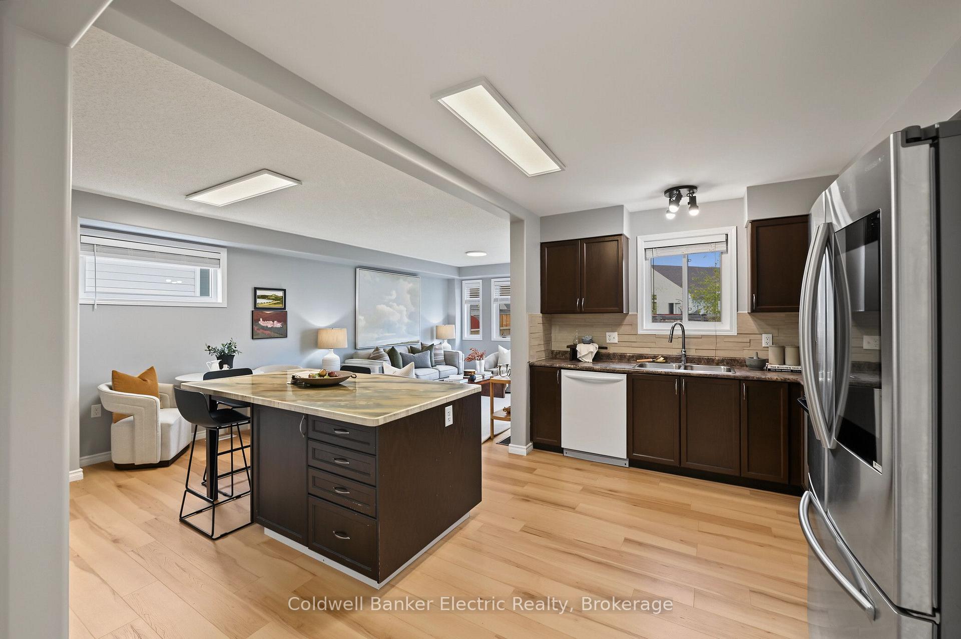 Photo 7 of 2334 Marsdale Drive, Peterborough, Ashburnham Ward 4 — HOMEH