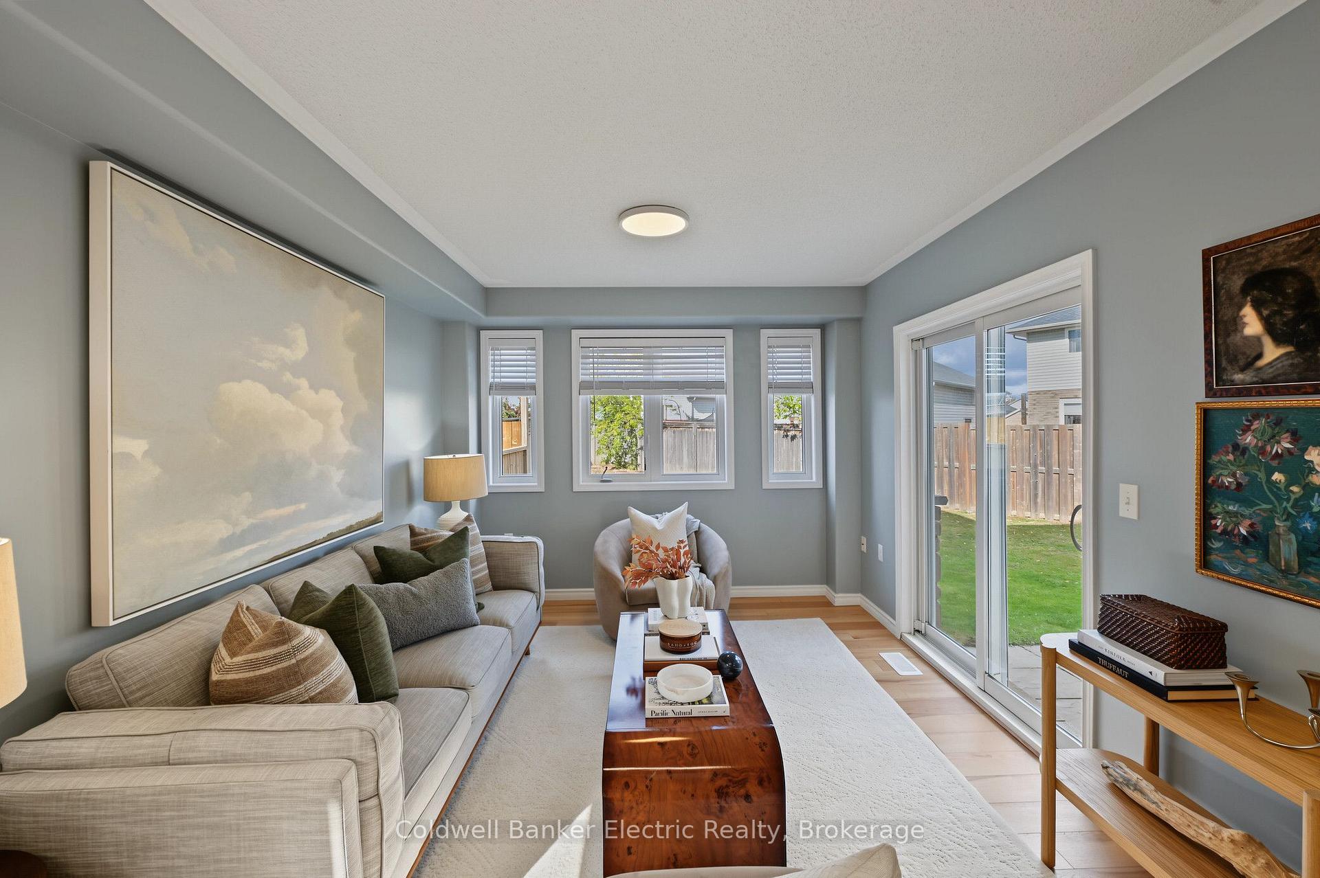Photo 9 of 2334 Marsdale Drive, Peterborough, Ashburnham Ward 4 — HOMEH