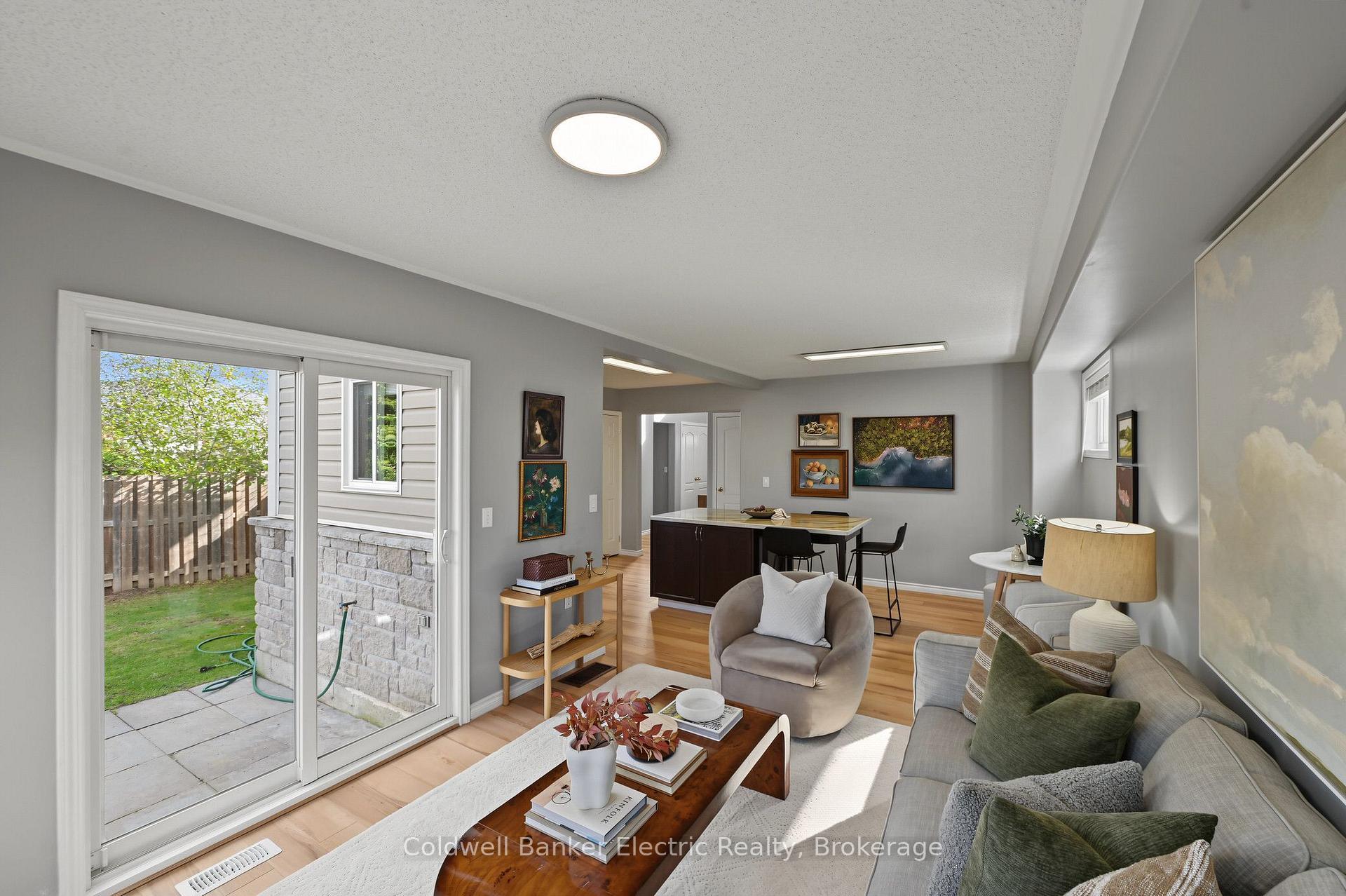 Photo 10 of 2334 Marsdale Drive, Peterborough, Ashburnham Ward 4 — HOMEH