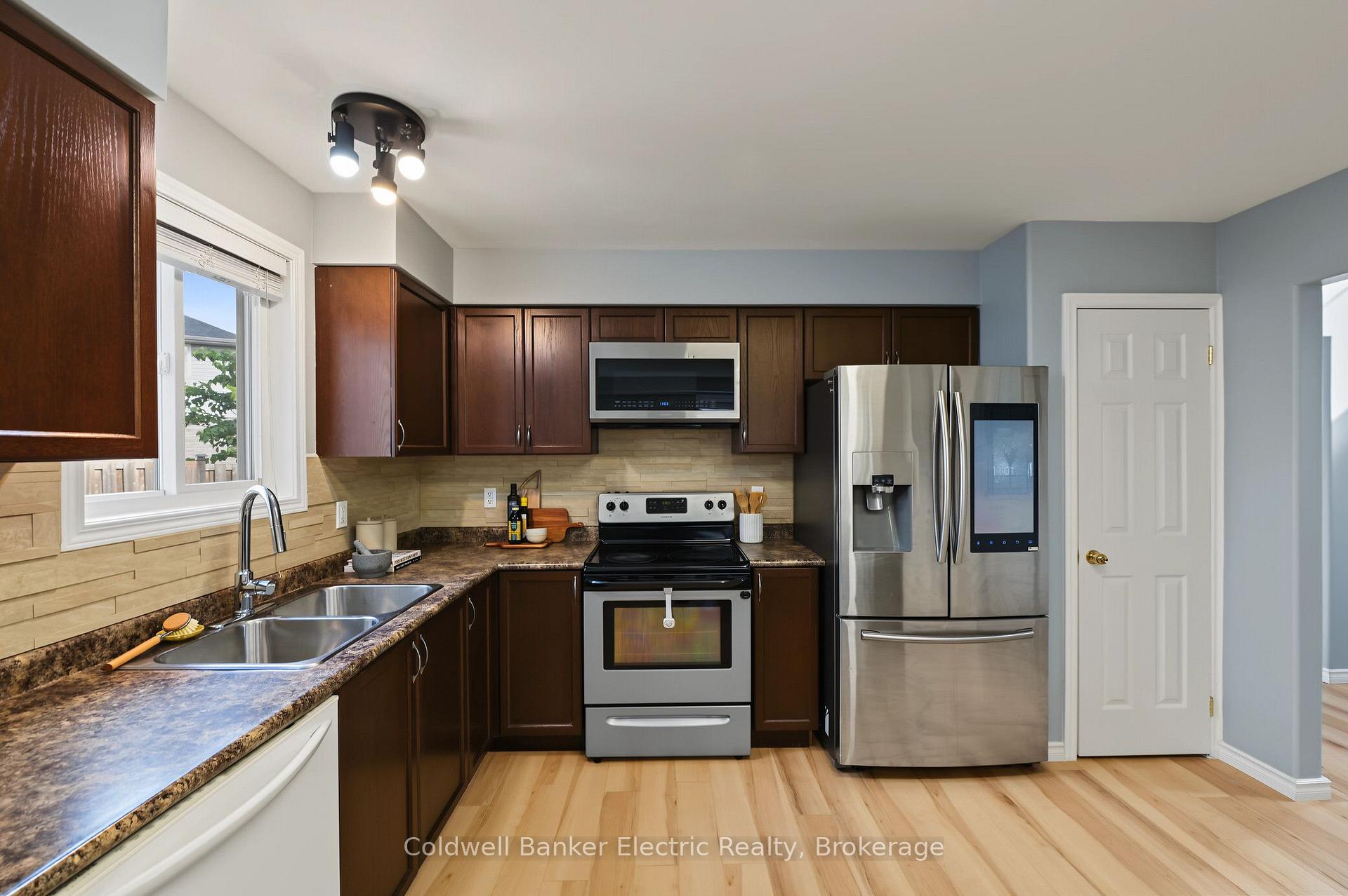 Photo 14 of 2334 Marsdale Drive, Peterborough, Ashburnham Ward 4 — HOMEH
