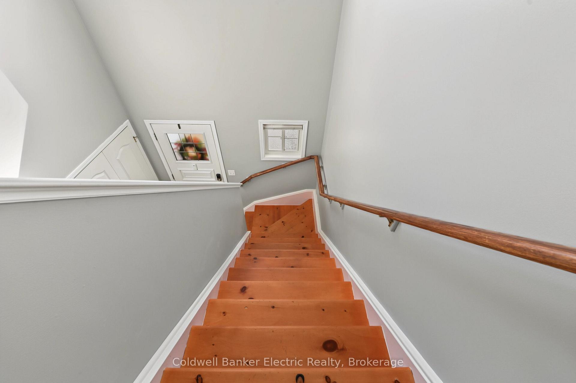 Photo 17 of 2334 Marsdale Drive, Peterborough, Ashburnham Ward 4 — HOMEH