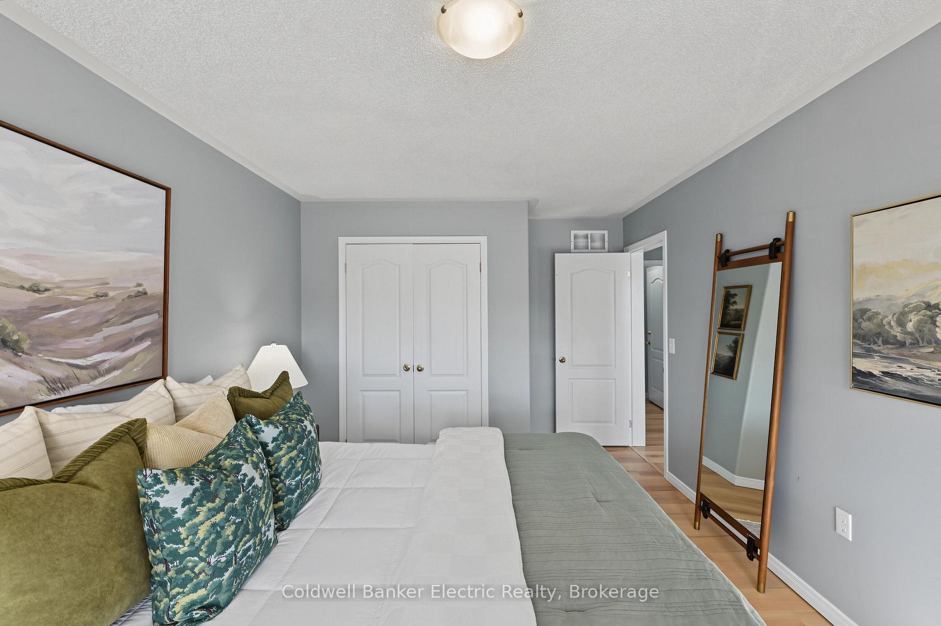 Photo 24 of 2334 Marsdale Drive, Peterborough, Ashburnham Ward 4 — HOMEH