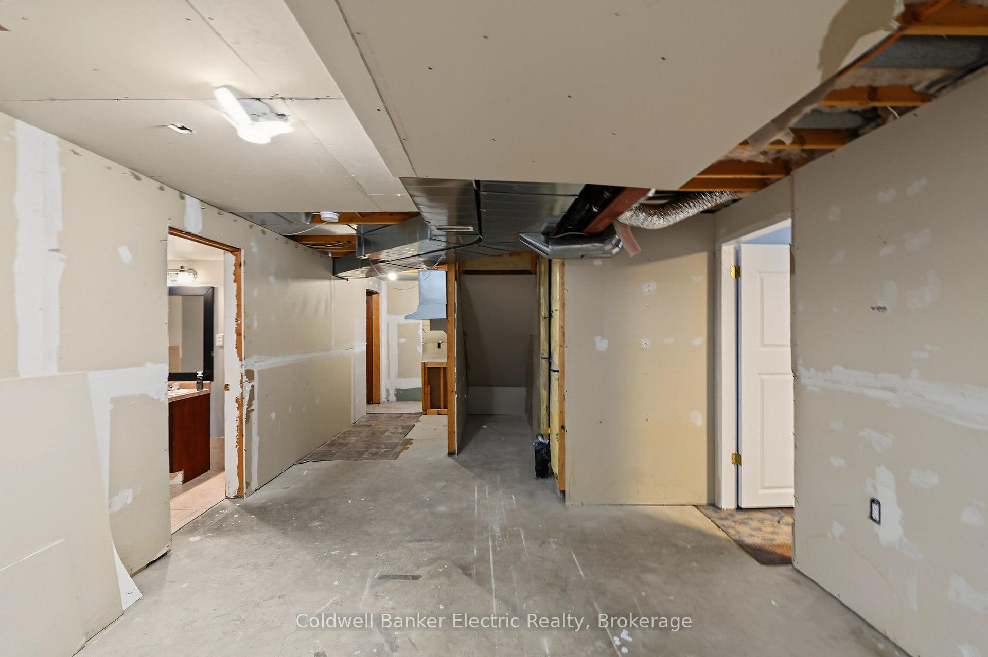 Photo 30 of 2334 Marsdale Drive, Peterborough, Ashburnham Ward 4 — HOMEH