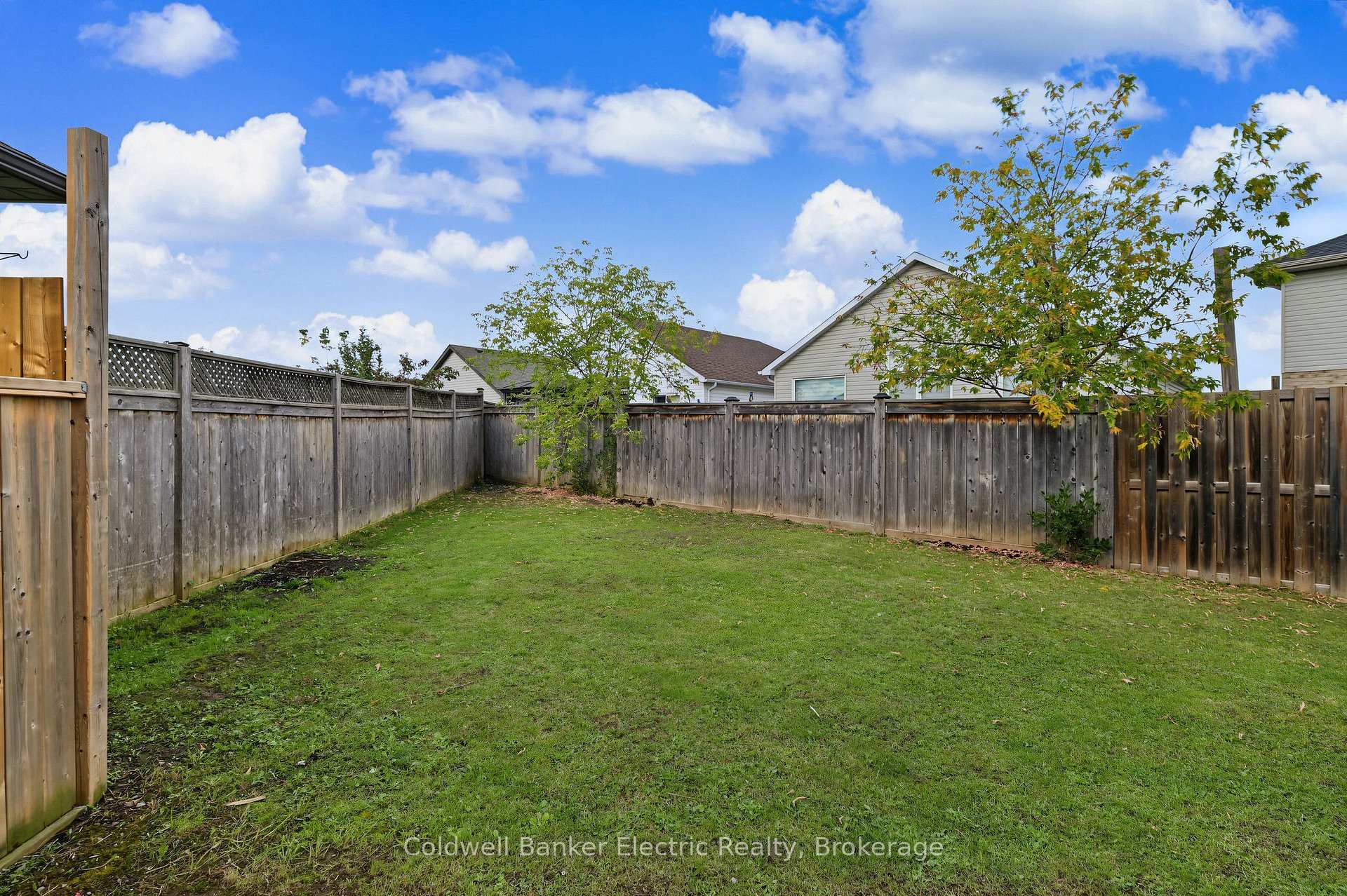 Photo 36 of 2334 Marsdale Drive, Peterborough, Ashburnham Ward 4 — HOMEH