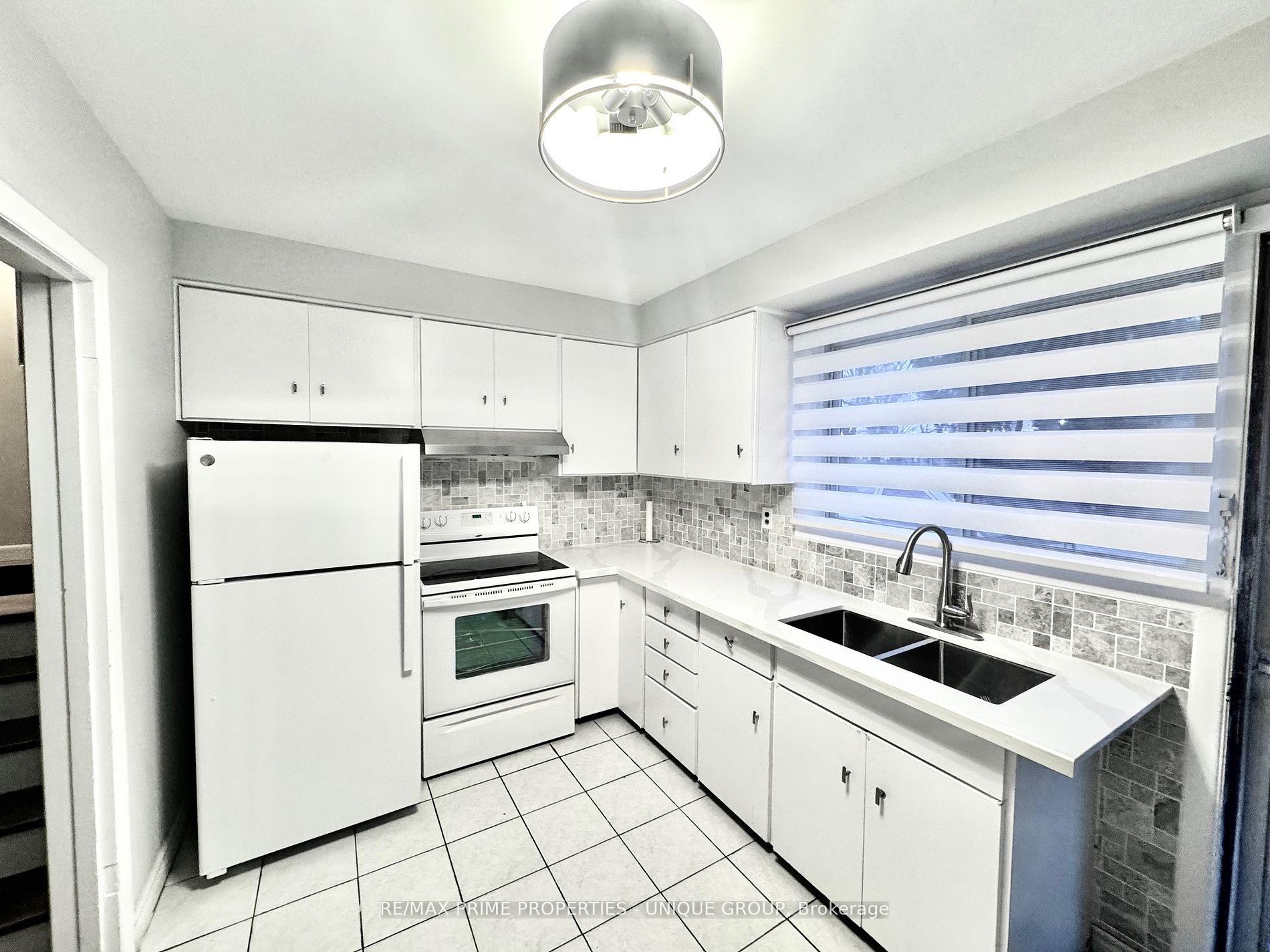 Photo 3 of 282 Roywood Drive, North York, Parkwoods-Donalda — HOMEH