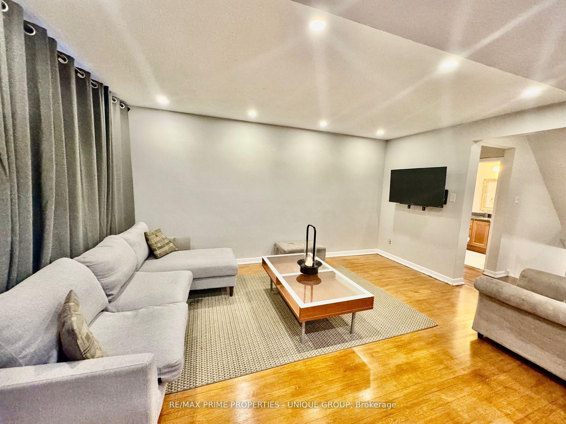 Photo 5 of 282 Roywood Drive, North York, Parkwoods-Donalda — HOMEH