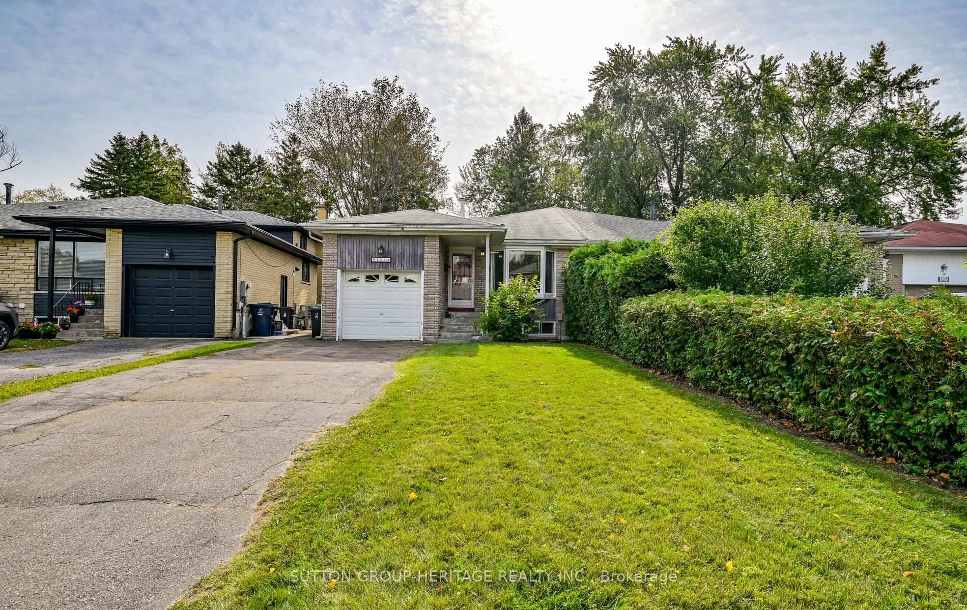 Photo 2 of 131 Darlingside Drive, Scarborough, West Hill — HOMEH