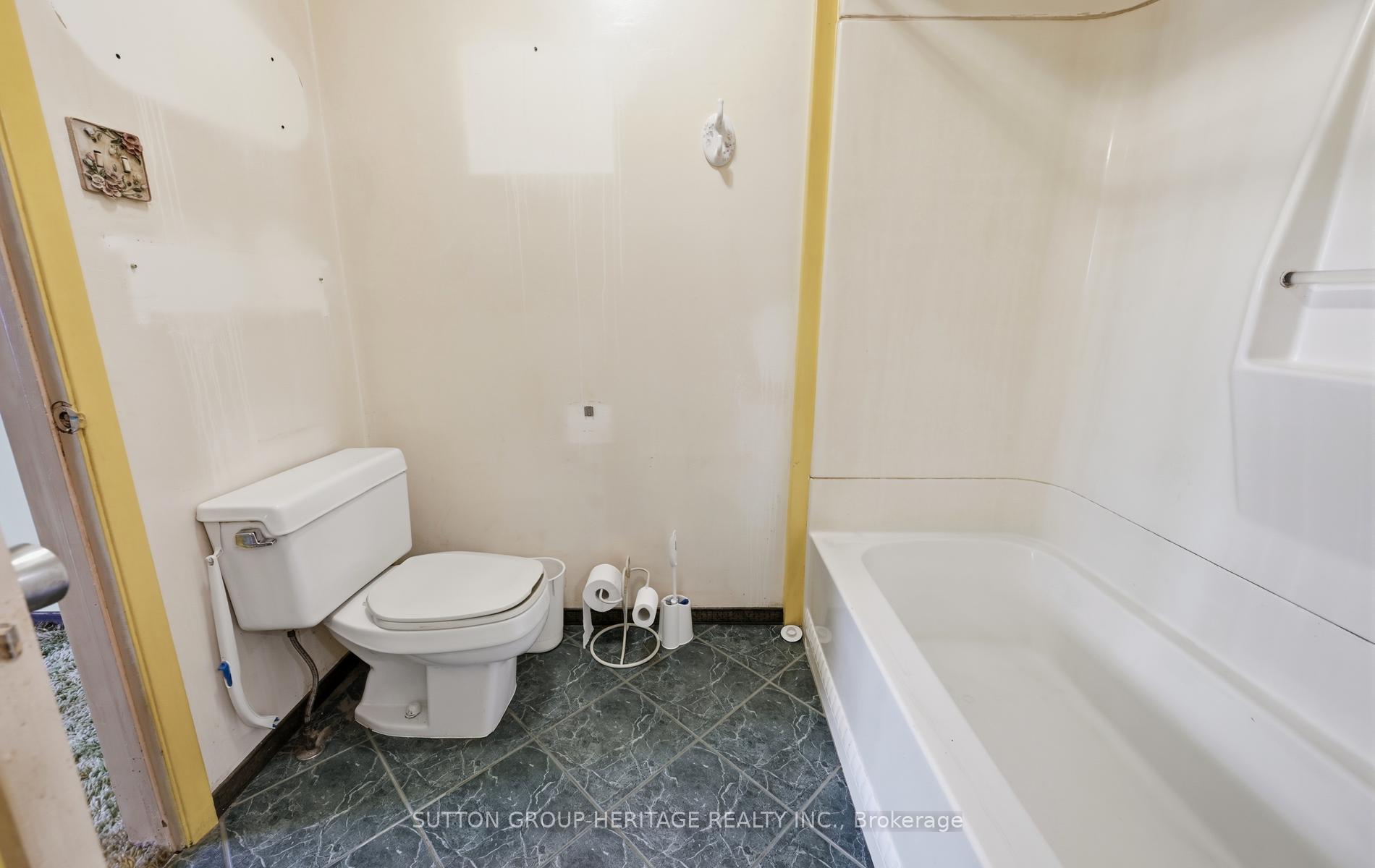 Photo 11 of 131 Darlingside Drive, Scarborough, West Hill — HOMEH
