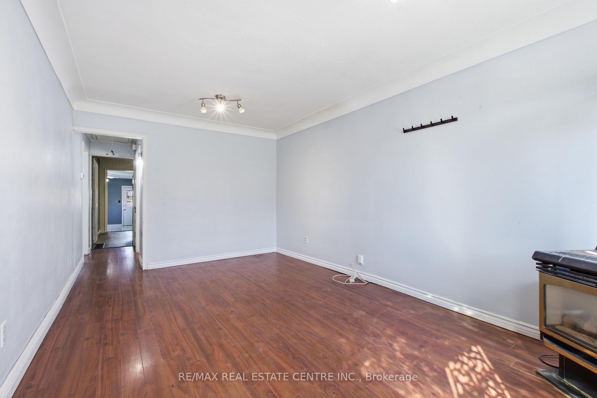 Photo 5 of 295 Strathearn Avenue, Hamilton, Homeside — HOMEH