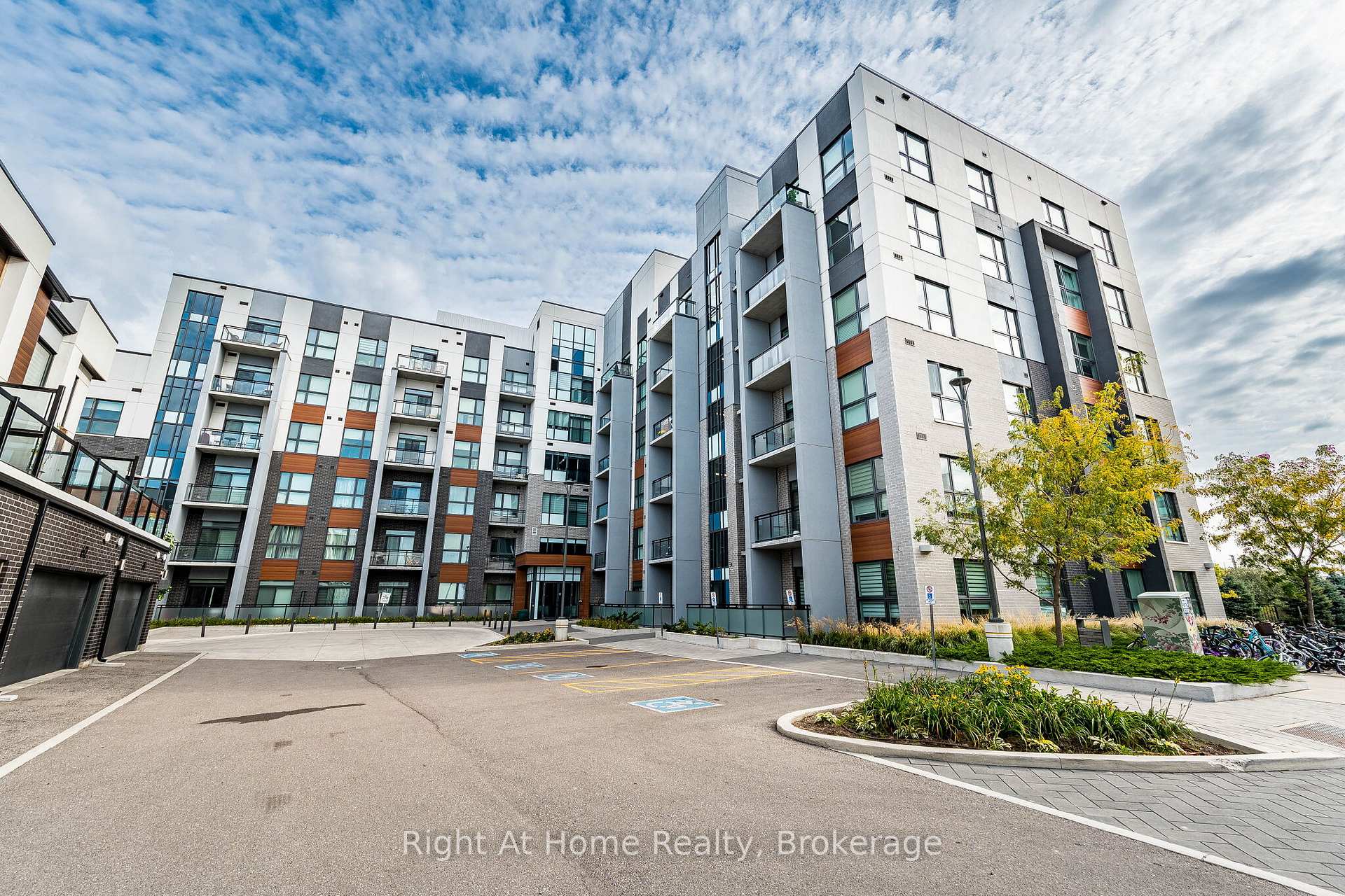 Photo 2 of Unit 511, 50 Kaitting Trail, Oakville, Glenorchy — HOMEH