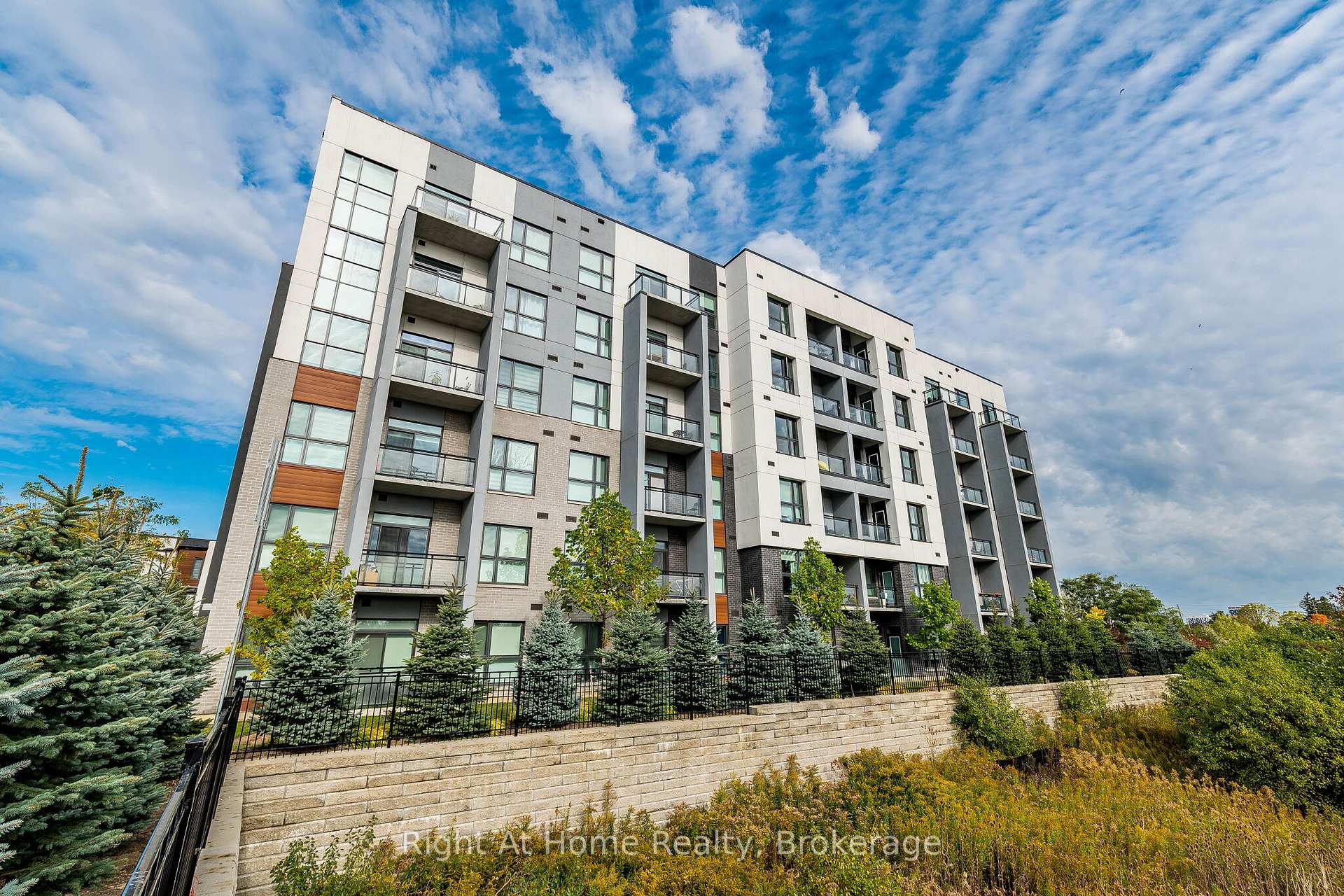 Photo 4 of Unit 511, 50 Kaitting Trail, Oakville, Glenorchy — HOMEH